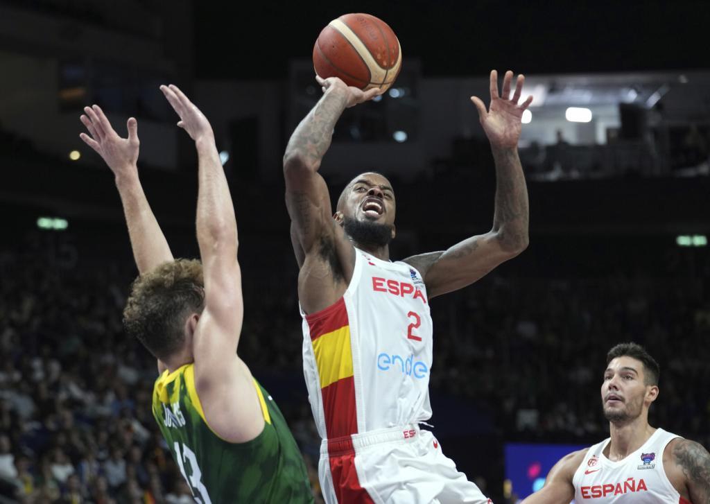 Lorenzo Brown supera a Rokas Jokubaitis en el partido de octavos de final del Eurobasket entre España y Lituania.