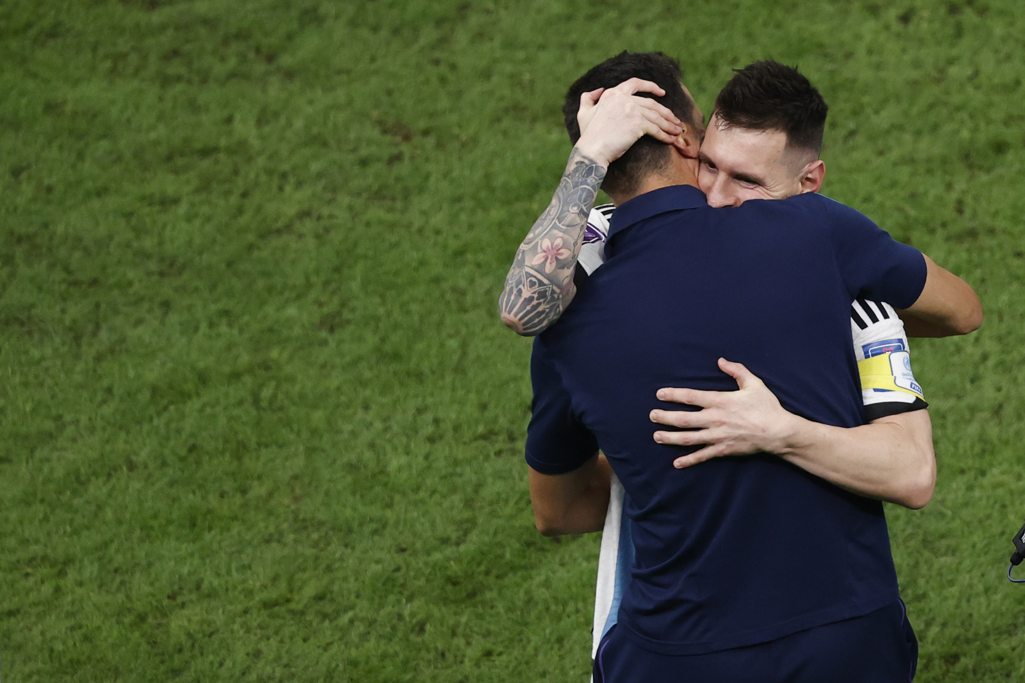 Scaloni y Messi abrazados | EFE