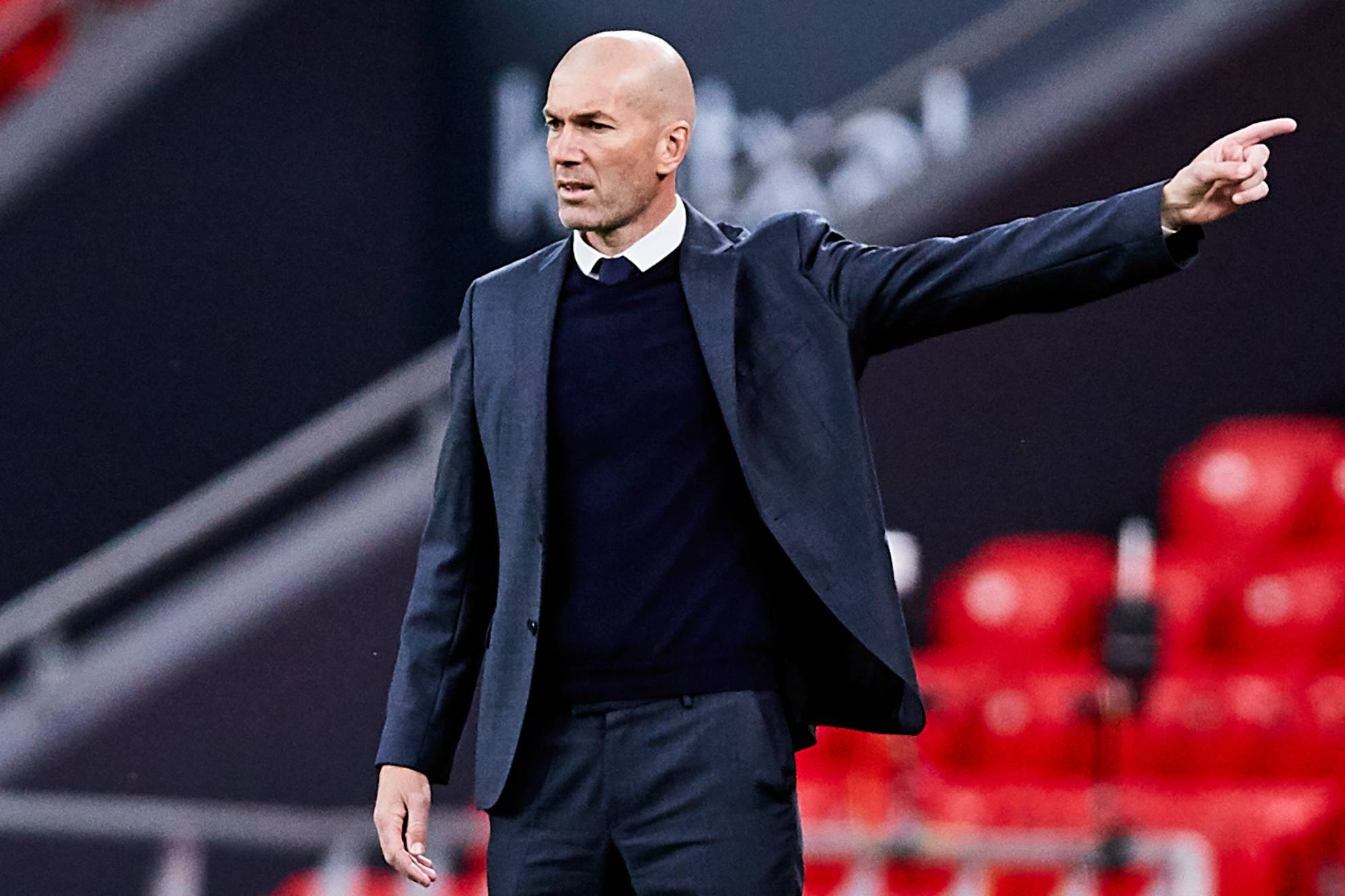 Zinedine Zidane da órdenes durante uno de sus últimos partidos como entrenador.