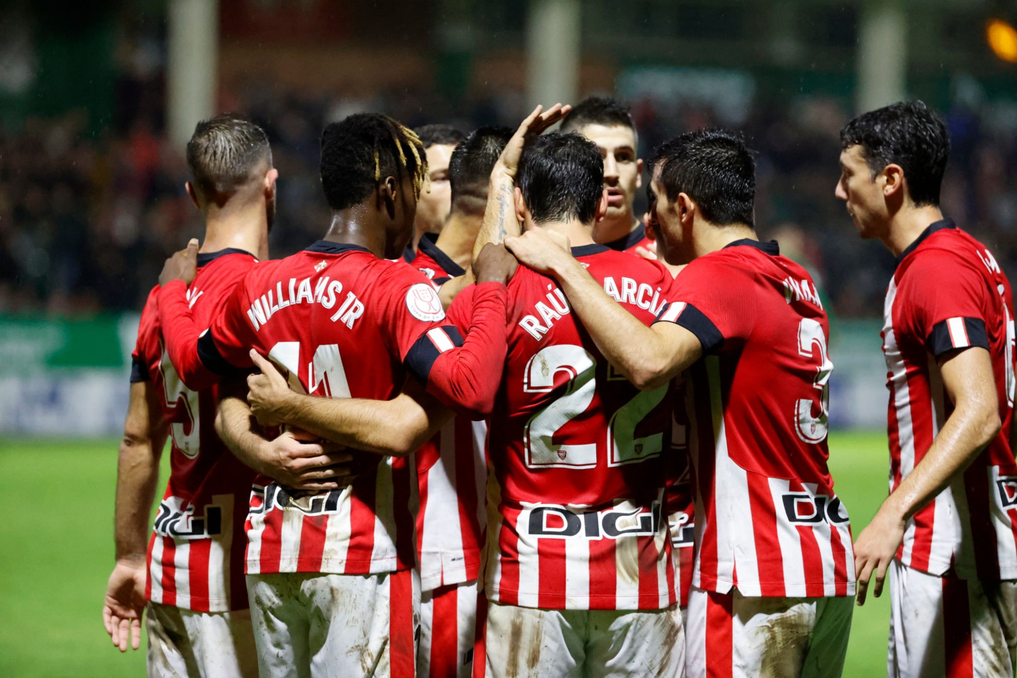 Los jugadores del Athletic celebran el gol de la clasificacin del Athletic.