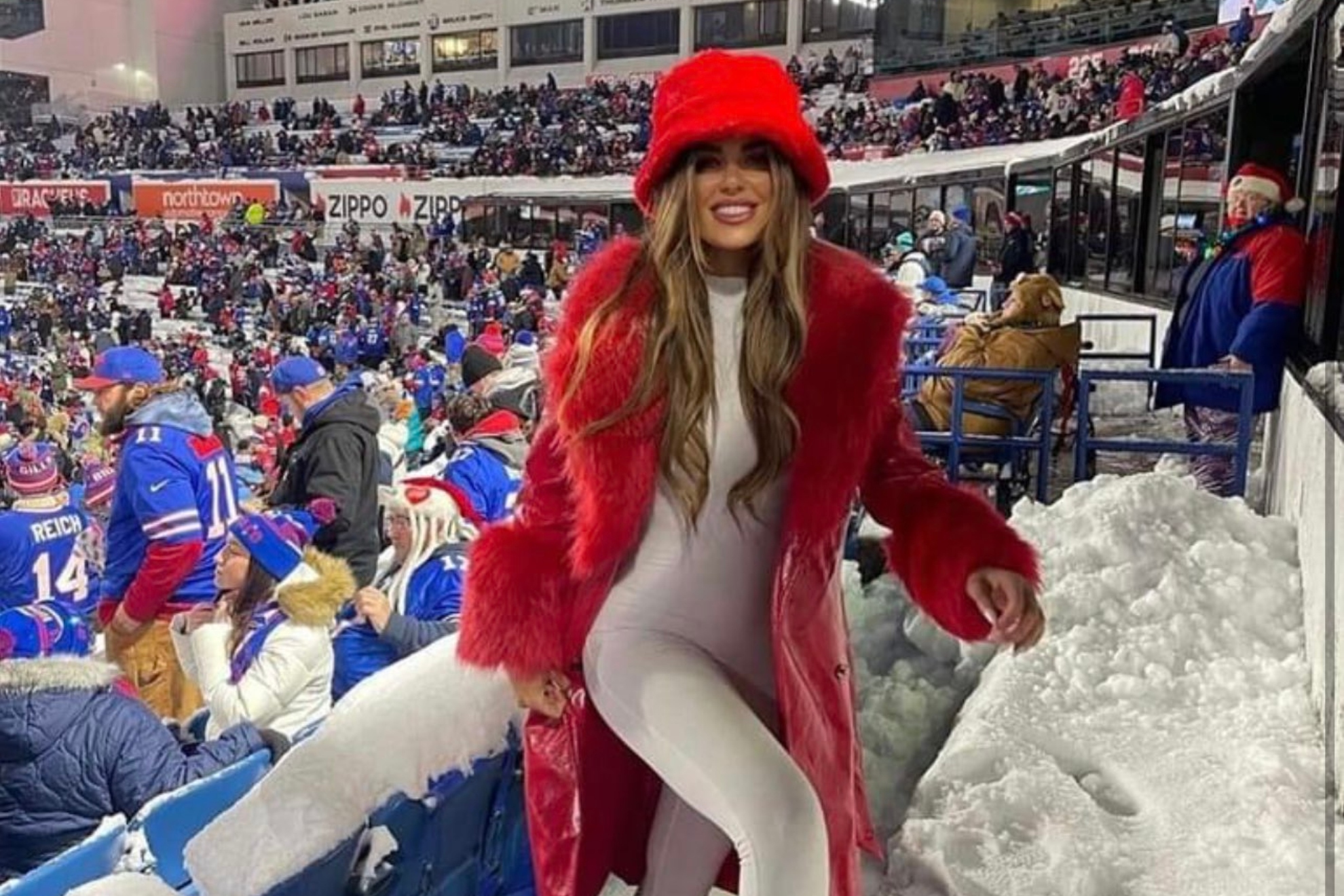 Josh Allen's girlfriend looked so stunning that it distracted everyone on  the field