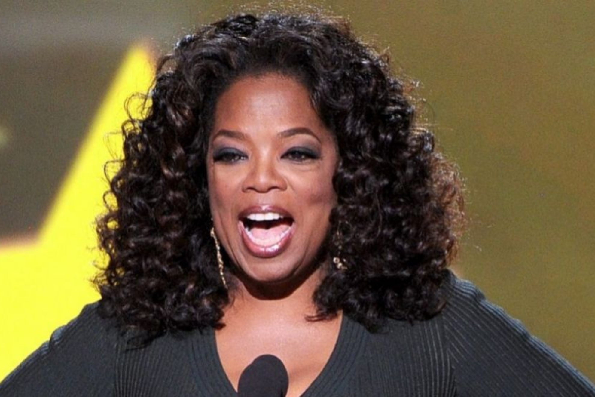 Oprah Winfrey y su épica reacción cuando un fan le dice que 100 dólares es mucho dinero para un regalo de Navidad