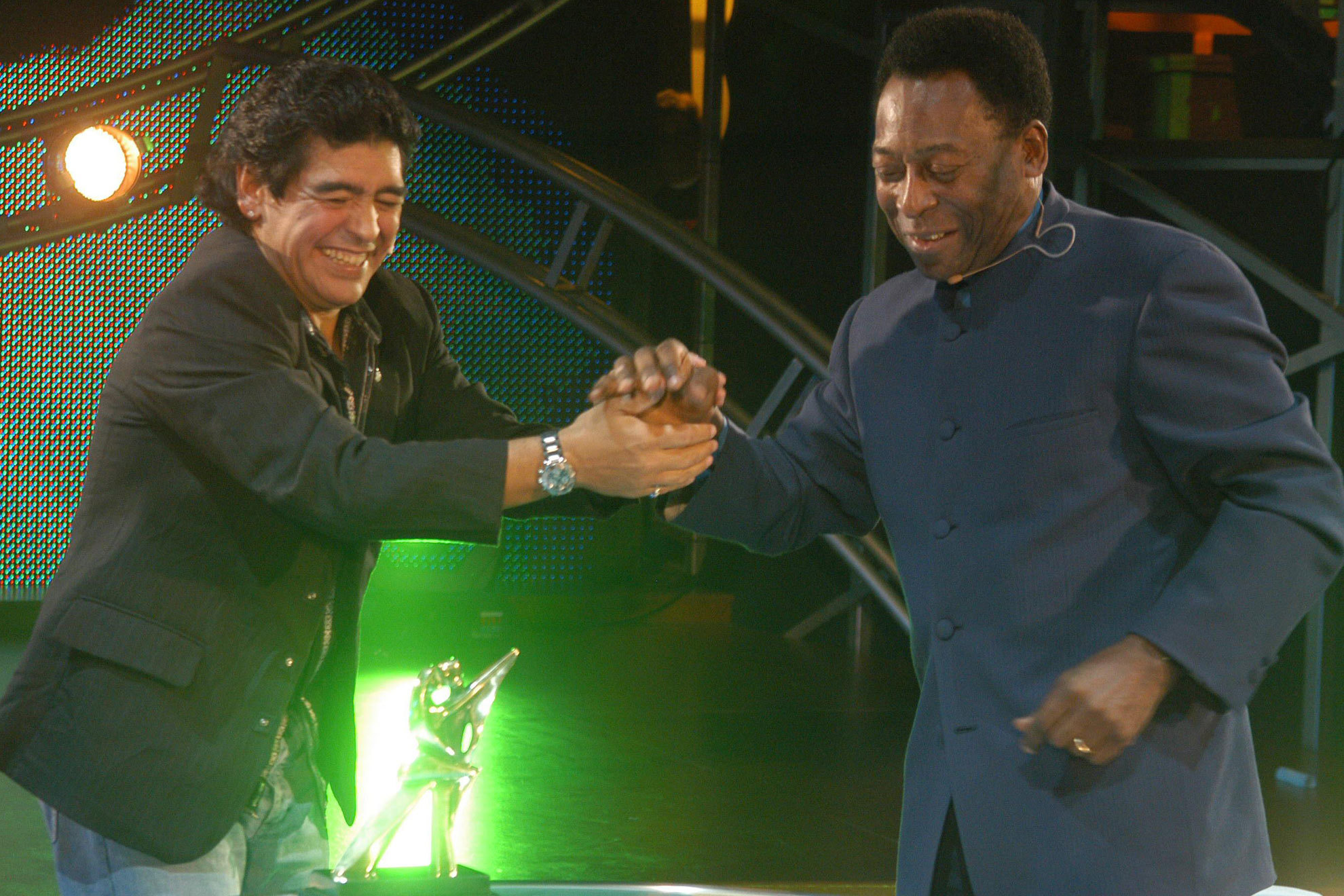 Pelé vs Maradona, el eterno debate y una rivalidad más allá del balón