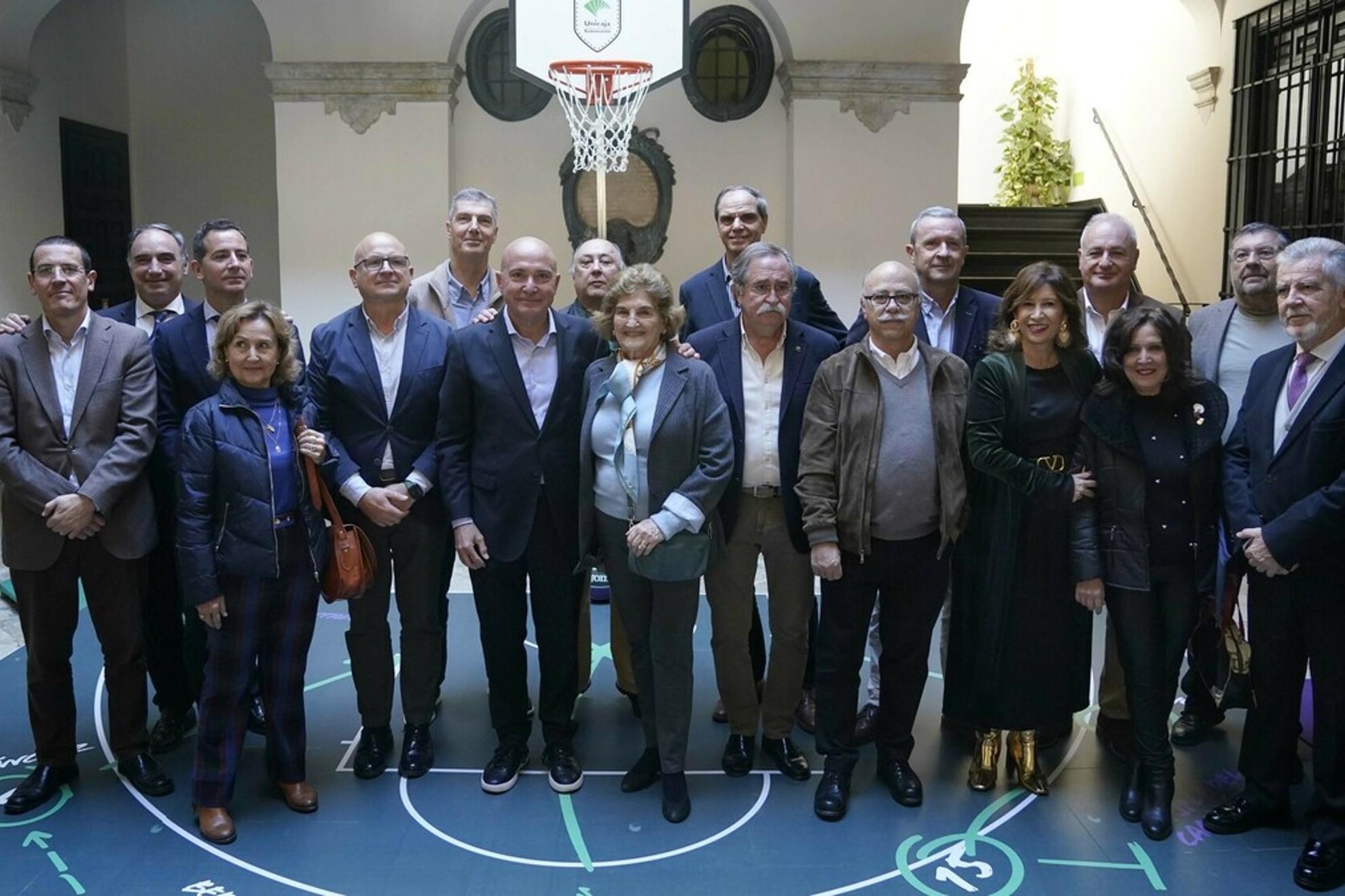El Unicaja presenta su exposición '30 aniversario, uniones que suman'