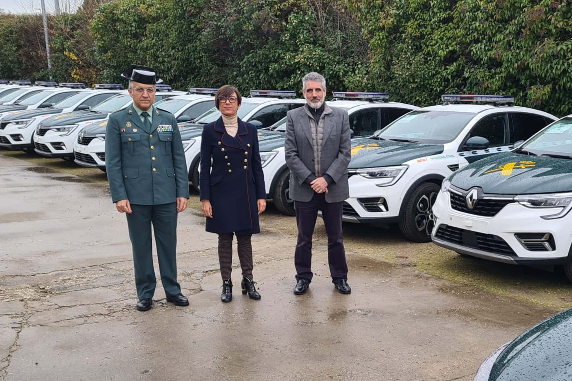 La directora general de la Guardia Civil, María Gámez, estuvo en Alcalá en el acto de entrega de estos nuevos coches.
