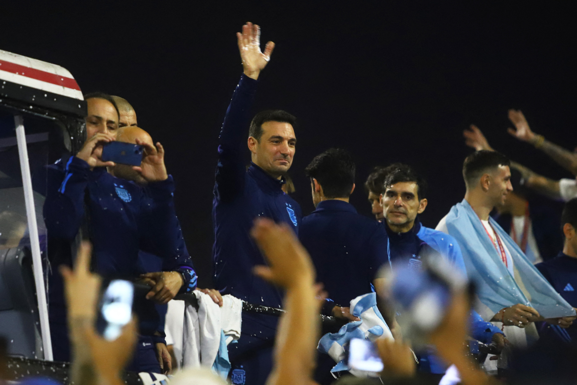Scaloni vuelve del Mundial con la Copa... pero sin su futuro asegurado con Argentina