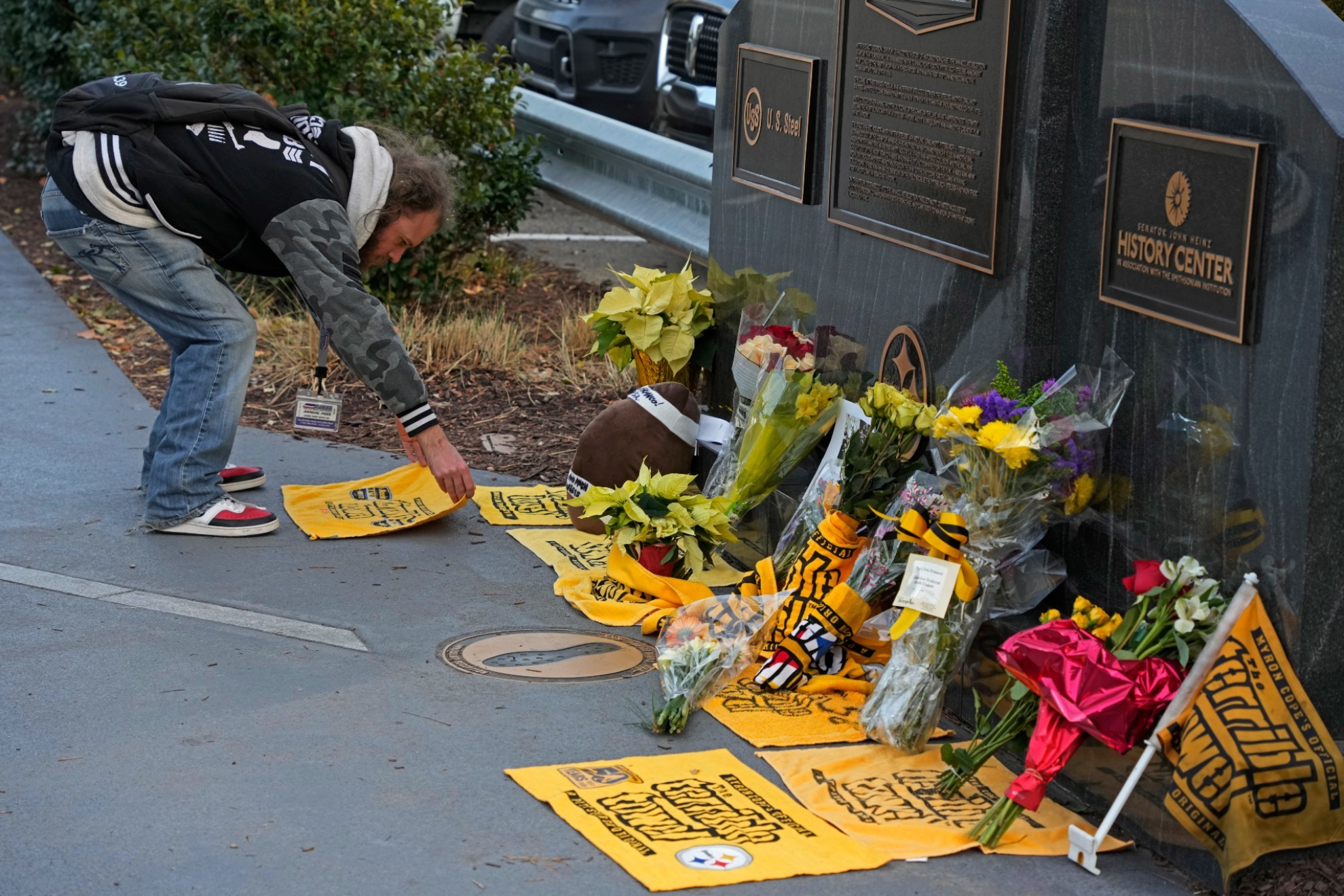Steelers' fans mourns John Rooney and Franco Harris deaths.