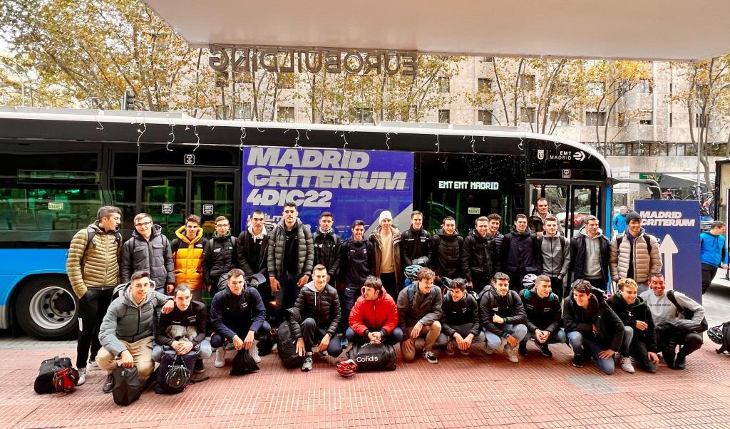 Pogacar, junto con otros ciclistas en el Madrid Criterium