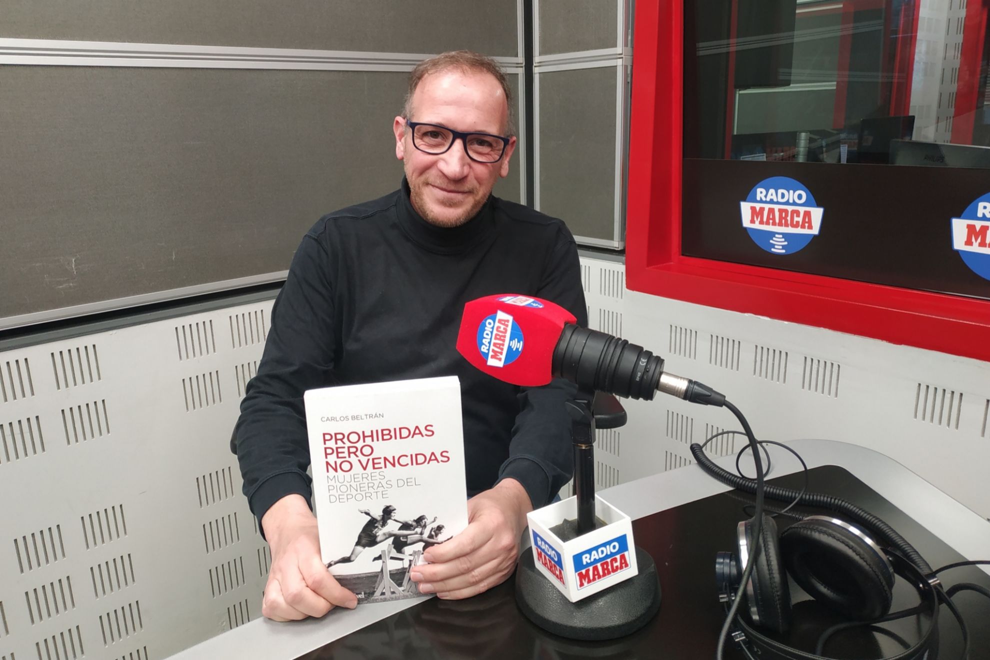 Carlos Beltrn en los estudios de Radio Marca /Foto: @ladeporteca
