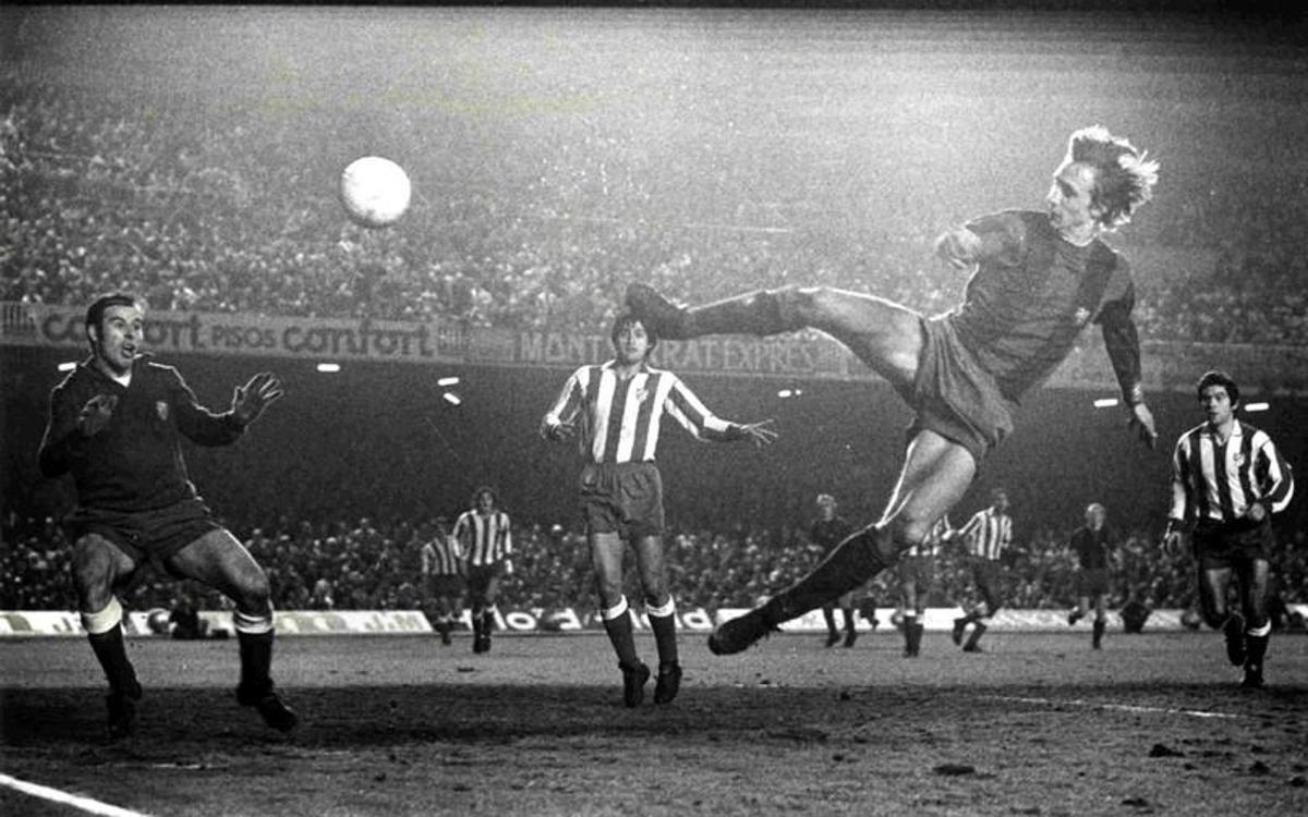 Cruyff anota su icónico gol