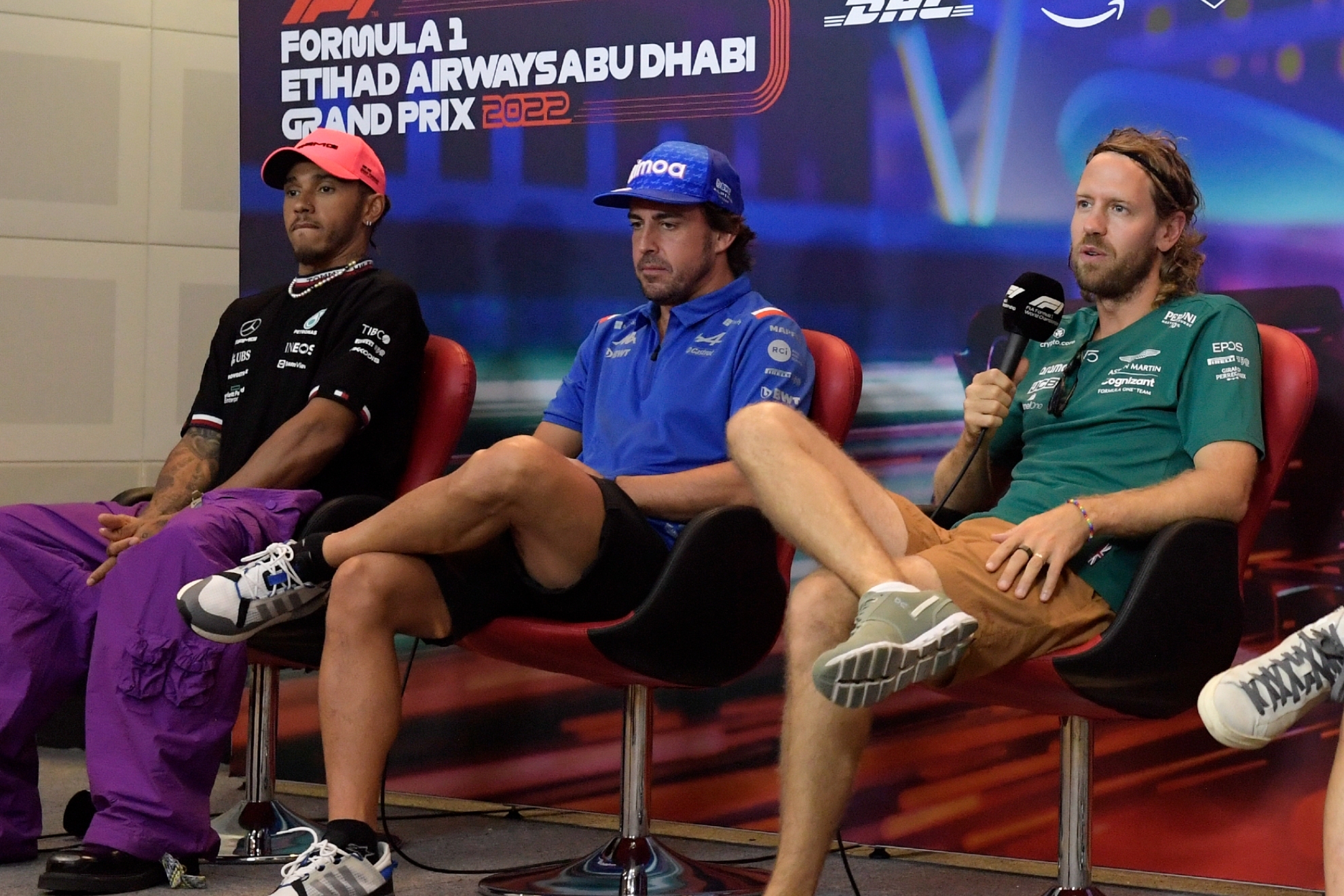 Vettel, en la rueda de prensa del GP de Abu Dhabi 2022, junto a Alonso y Hamilton.