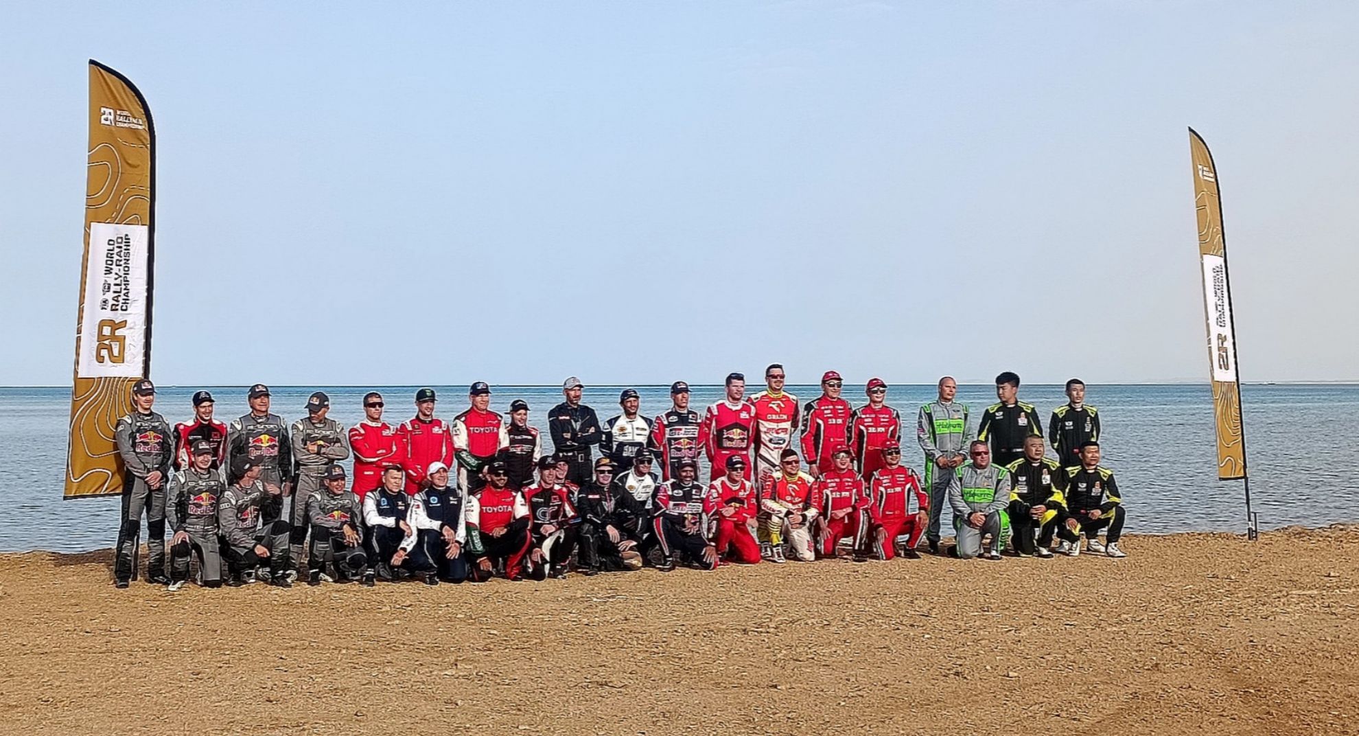 Todos los pilotos inscritos en el W2RC 2023, reunidos hoy en la salida del Dakar 2023.