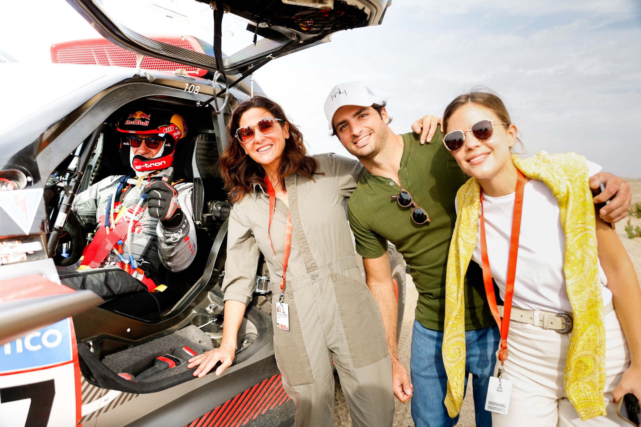 Carlos Sainz junto a su mujer Reyes, Carlos Sainz junior y su pareja.