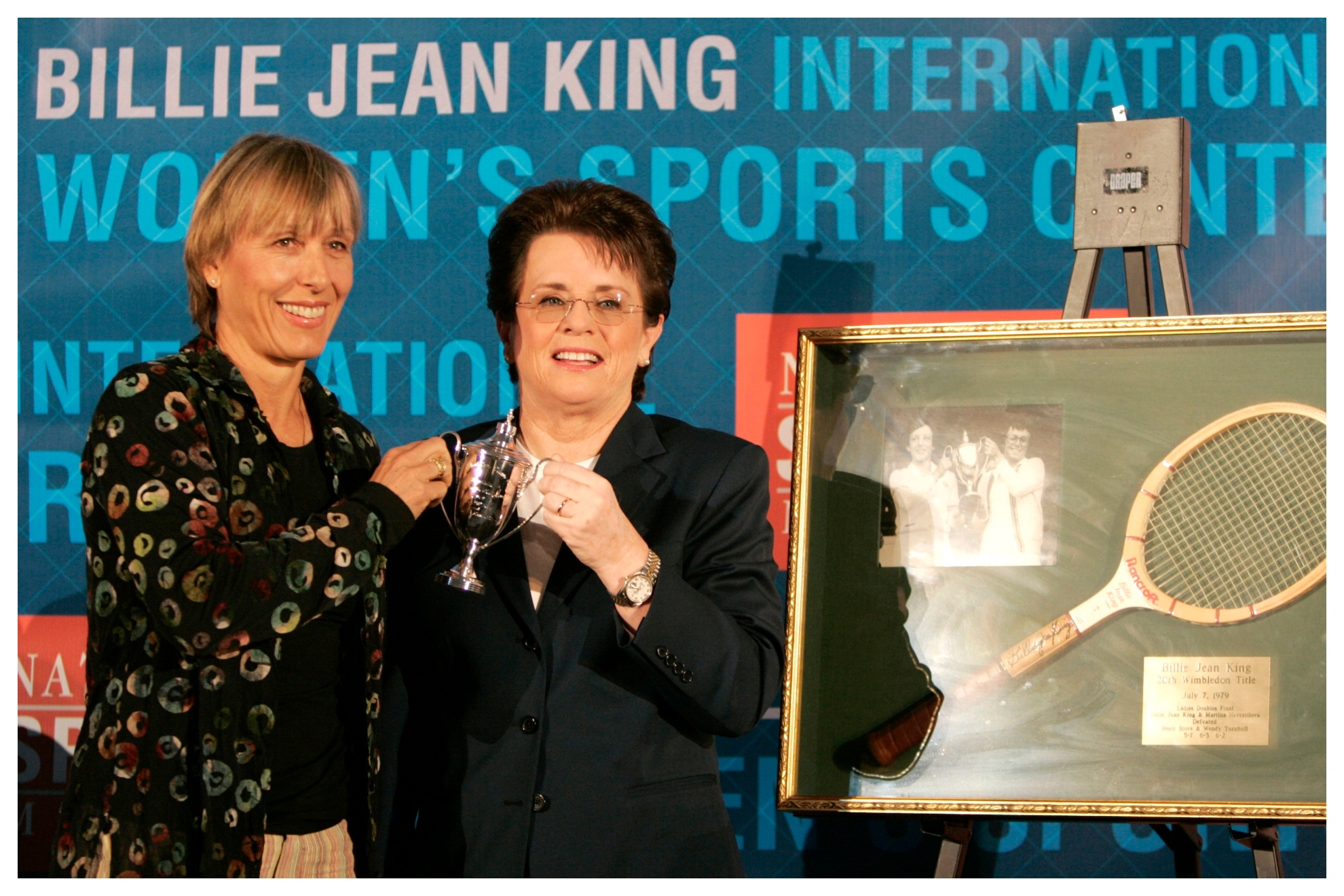 Martina Navratilova y Billie Jean King en un acto en el International Women's Sports Center