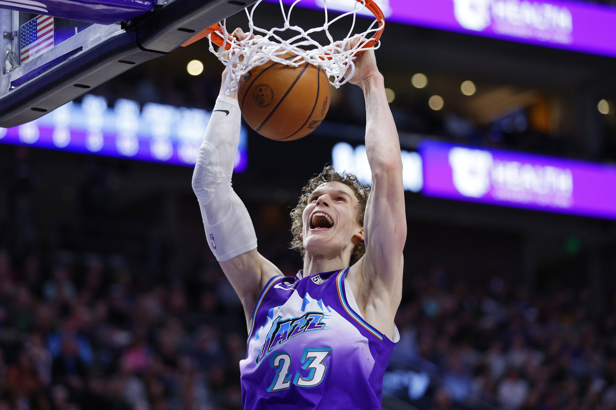Utah Jazz forward Lauri Markkanen dunks against the Sacramento Kings