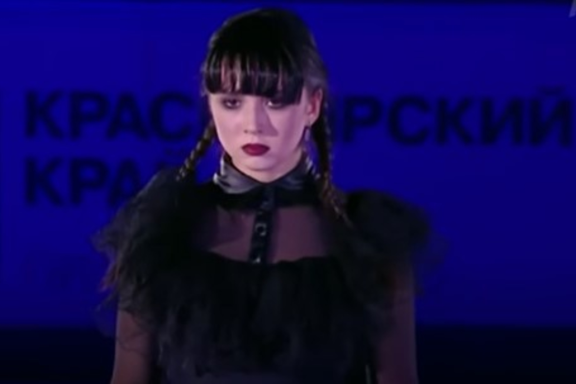 La rusa Valieva se convierte en 'Mircoles' Addams... y su ejercicio se  vuelve viral