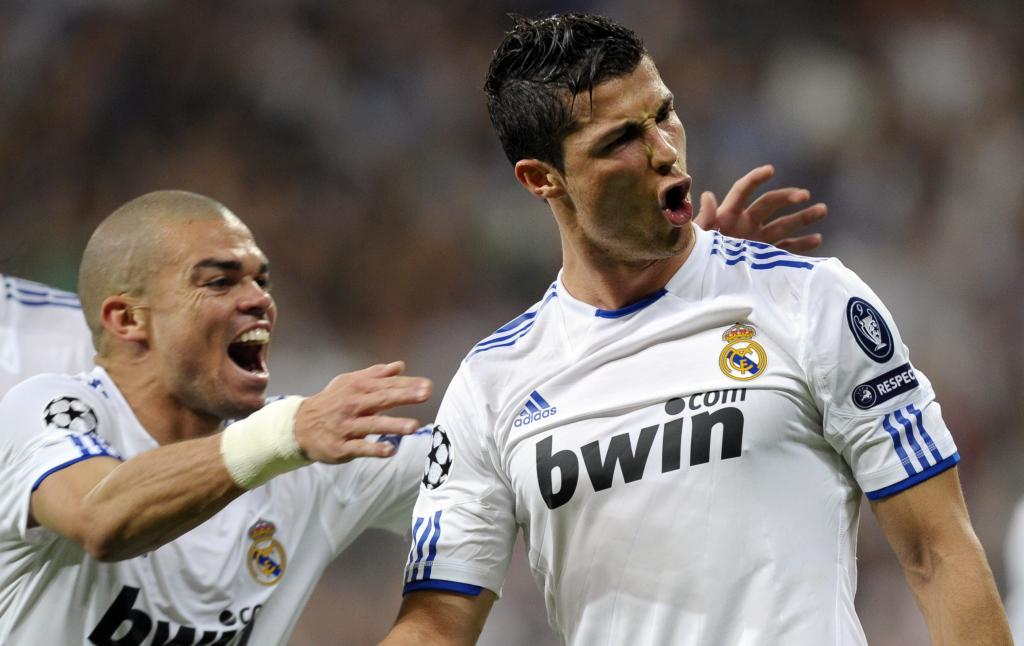 Pepe celebrando un gol junto a Cristiano Ronaldo