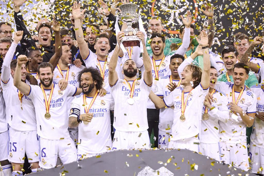 El Real Madrid celebra el triunfo en la Supercopa 2022