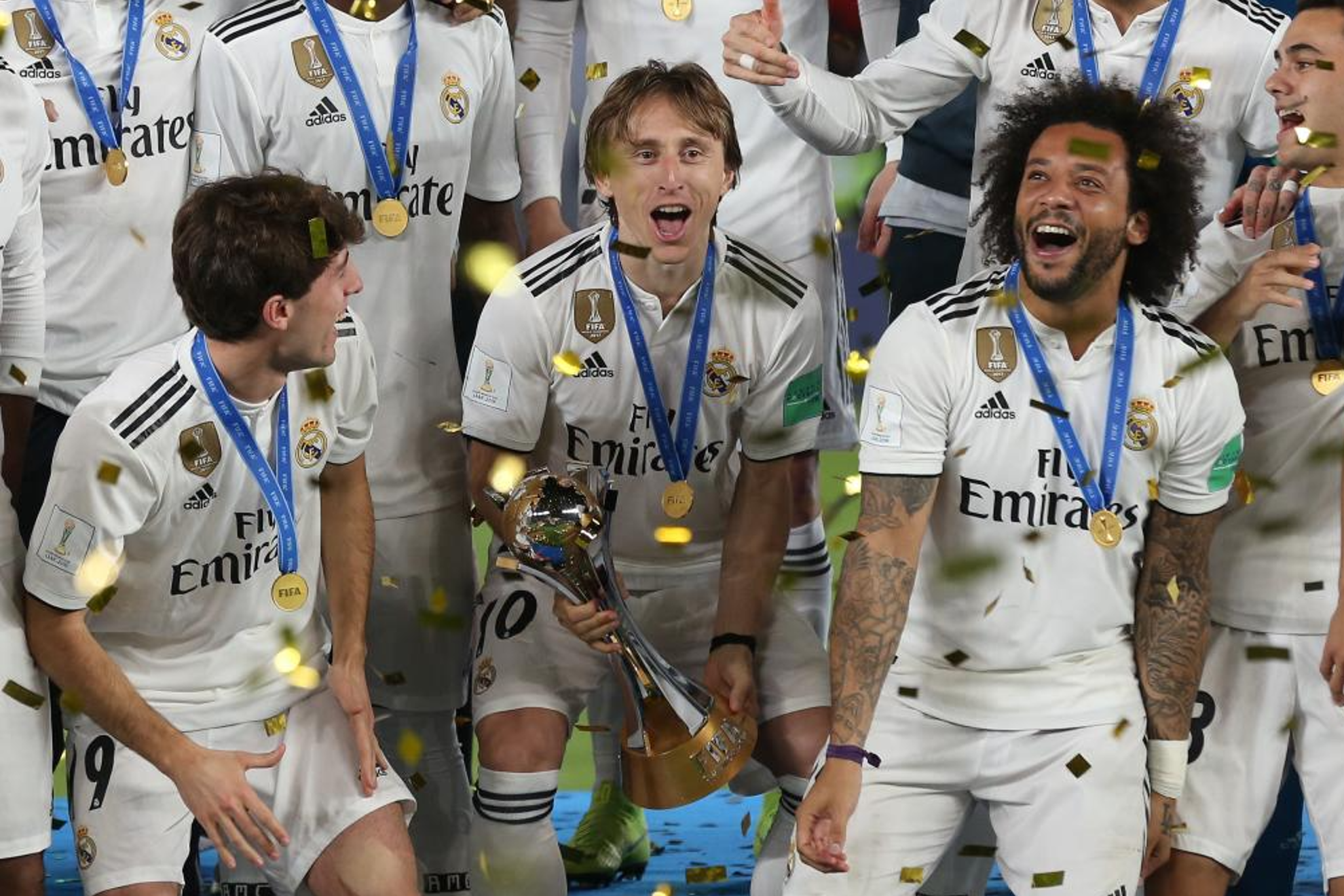 Modric levanta el trofeo del Mundialito de Clubes.