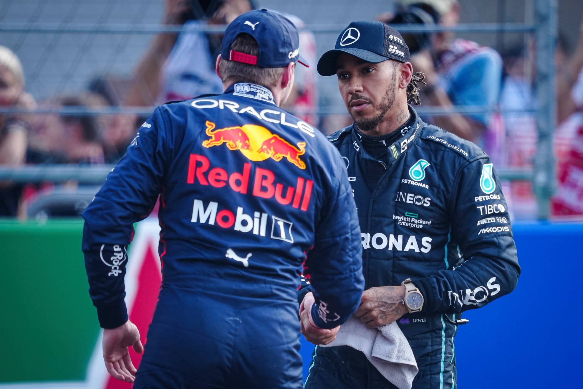 Lewis Hamilton y Max Verstappen durante un Gran Premio en México | Imago7