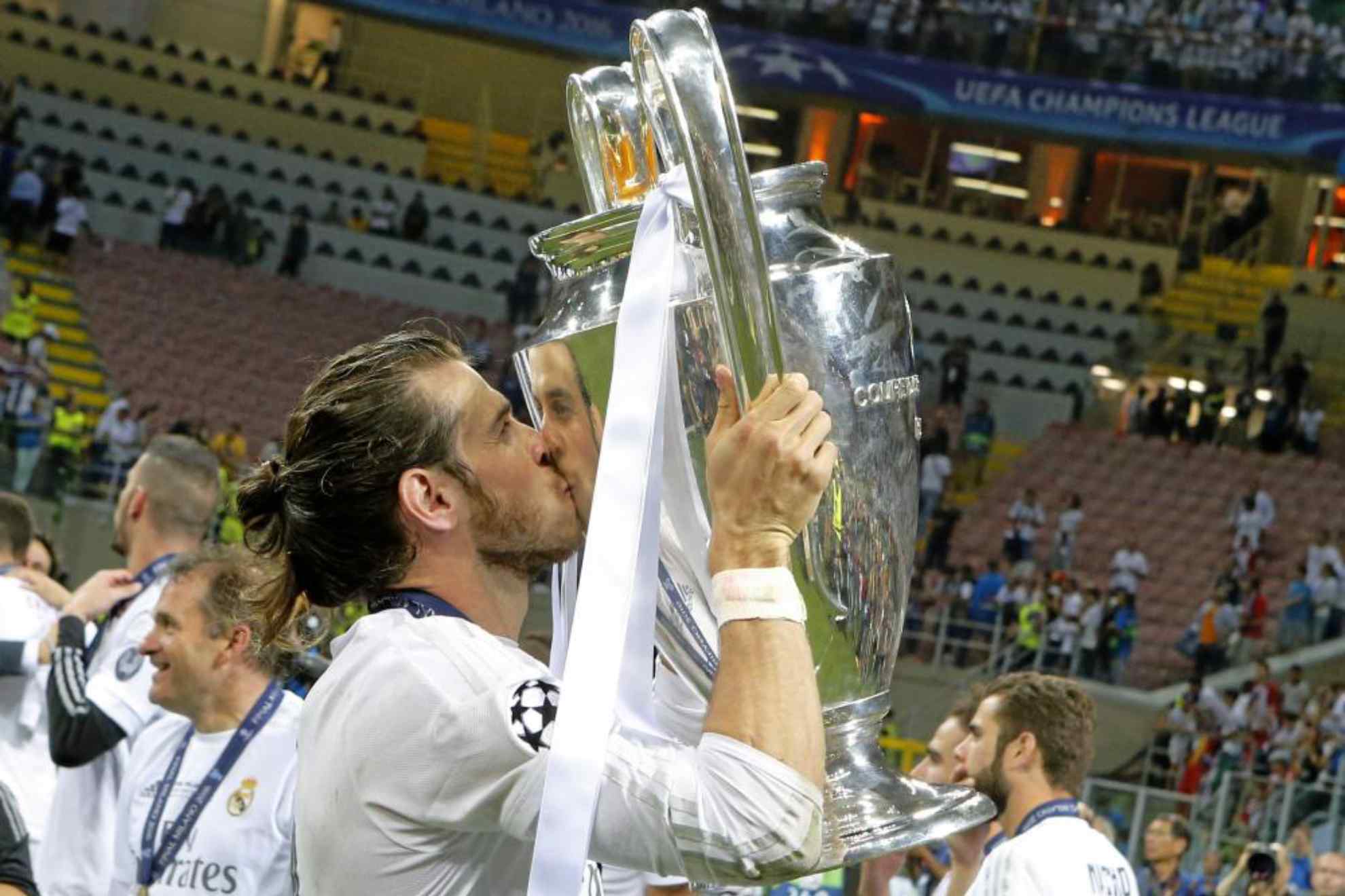 Bale besando la Champions League