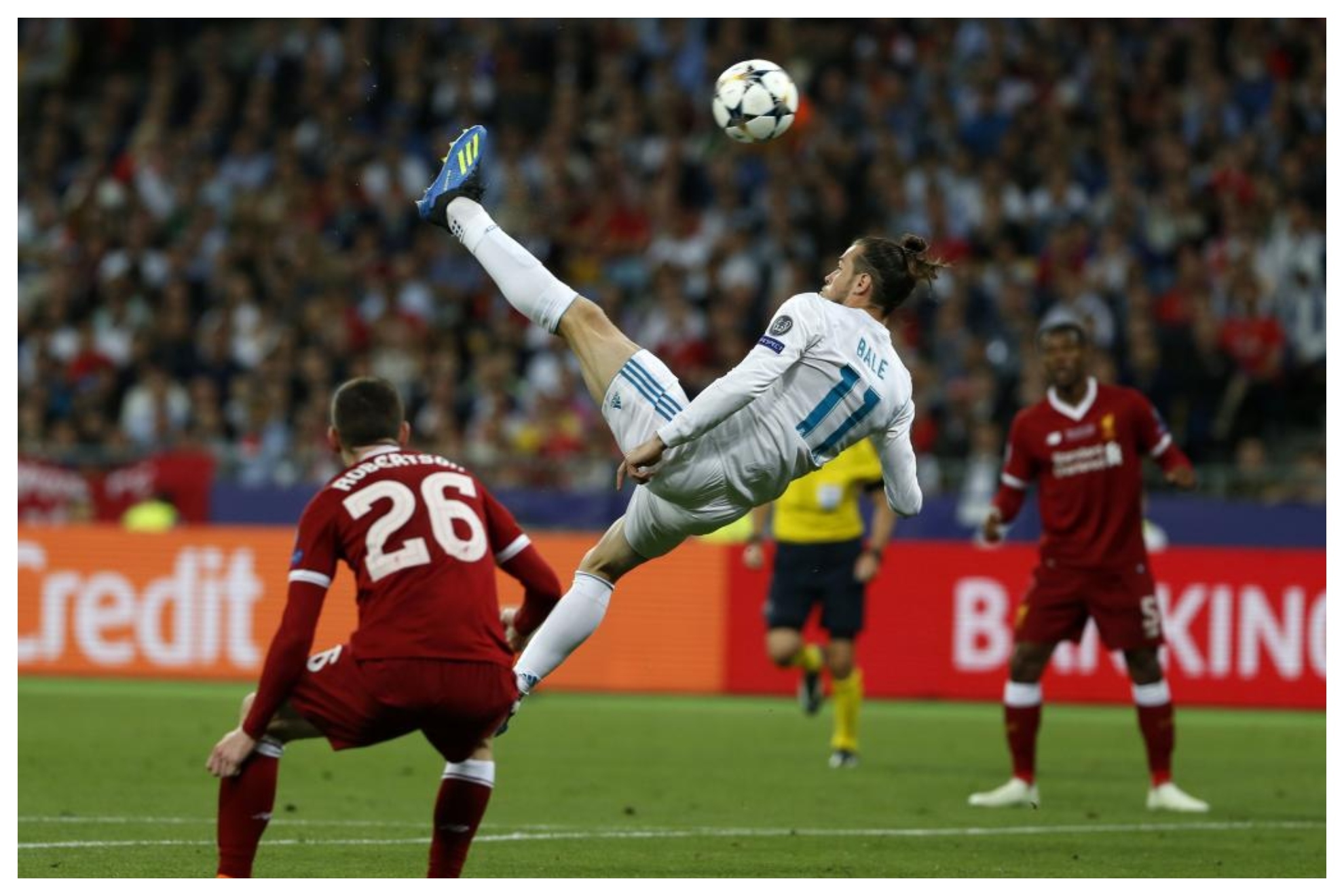 Gareth Bale remata de chilena en la final de la Champions de Kiev.