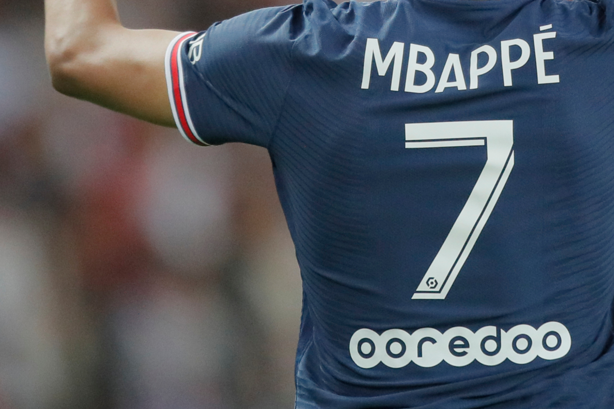 Mbappé destrona a Lewandowski y sube a la cima del fútbol europeo