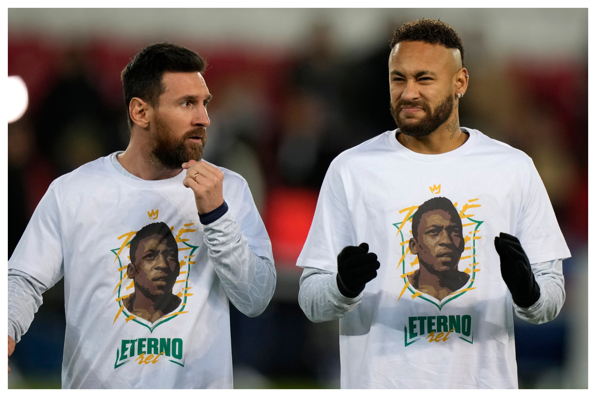Messi y Neymar, con la camiseta en honor a Pelé.