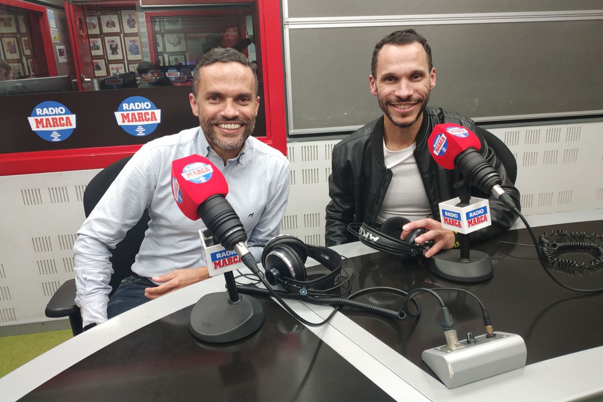 Rodrigo y Gustavo Almeida en los estudios de Radio Marca/Foto: @ladeporteca