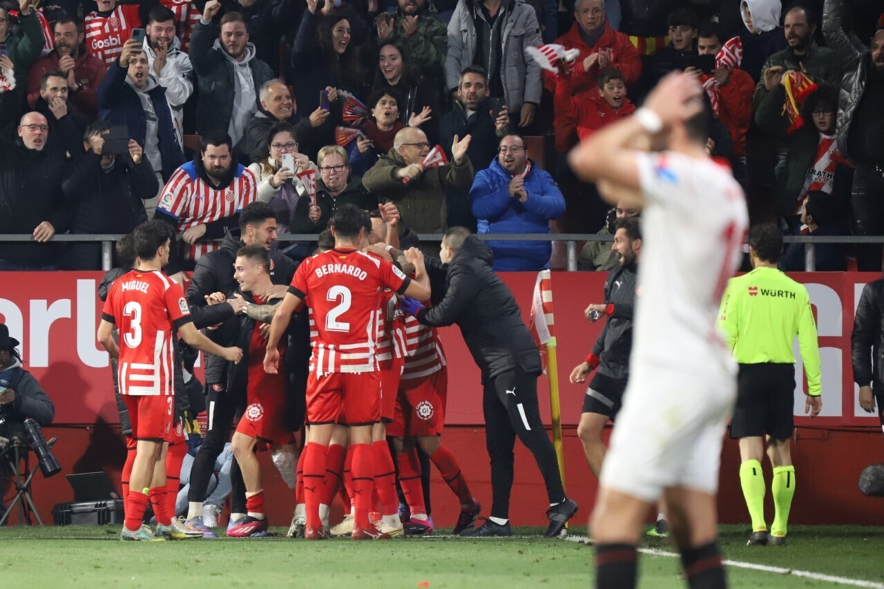 El Sevilla se pega un tiro en el pie
