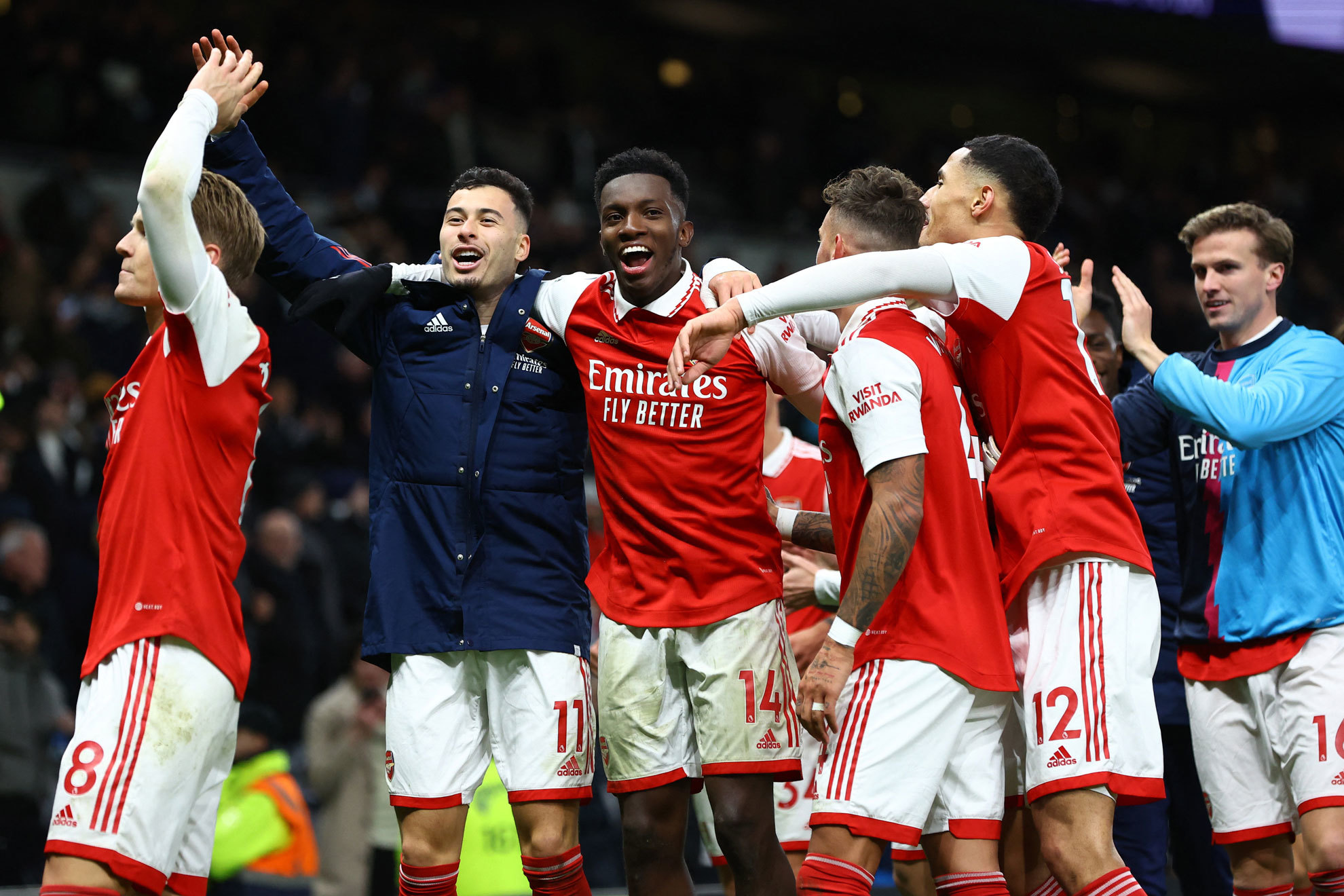 Arsenal se impone en casa del Tottenham. | Reuters