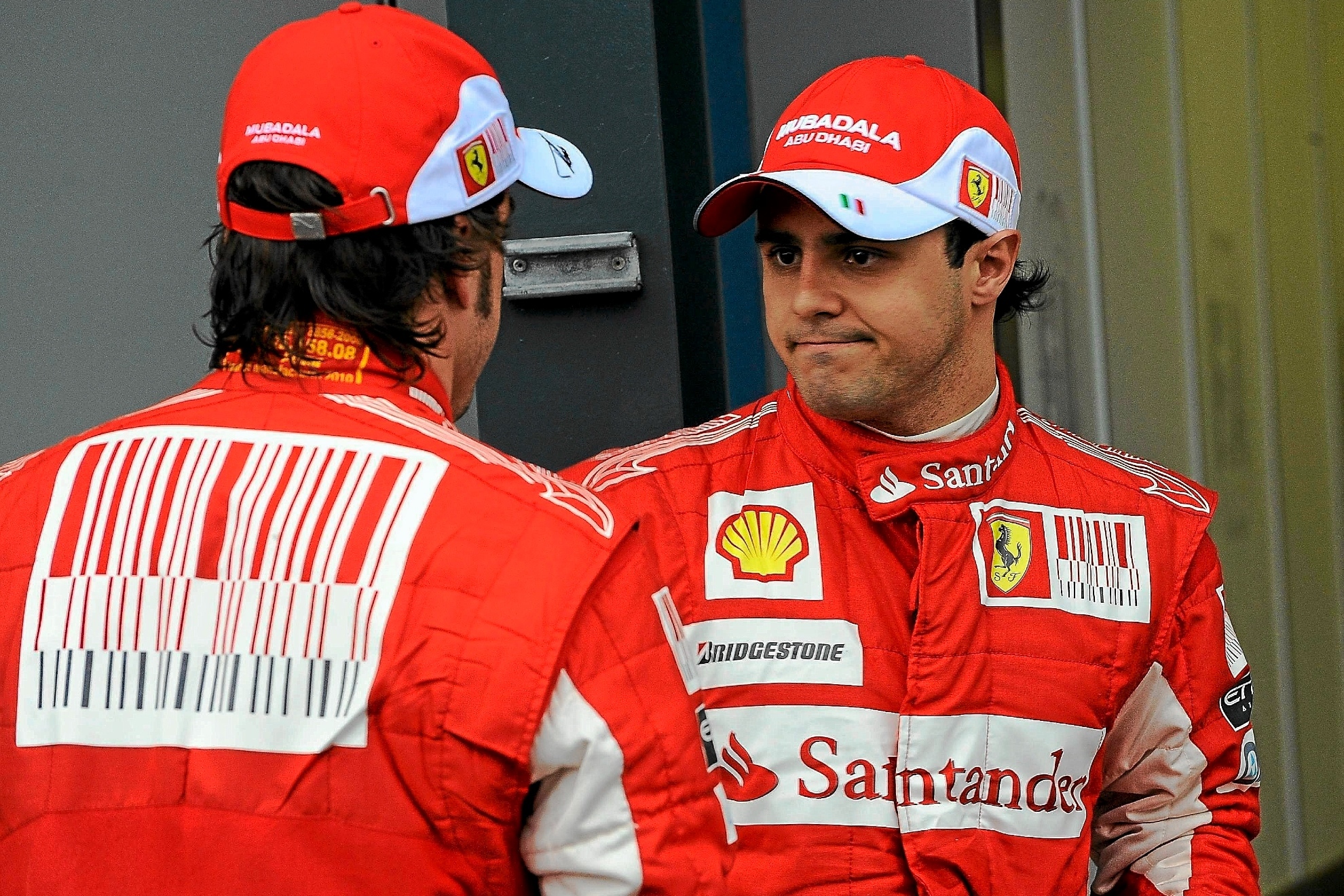 Massa habla con Alonso.
