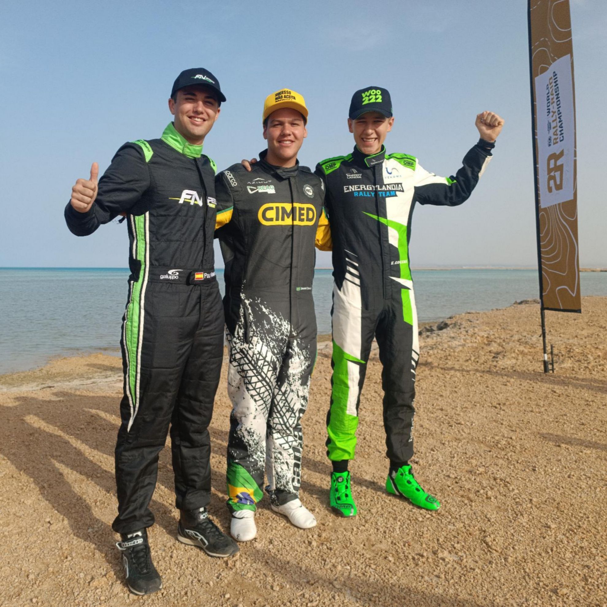 Goczal, junto a Pau Navarro (izquierda) y Bruno Conti, los tres jovenes talentos de la categoría T4.