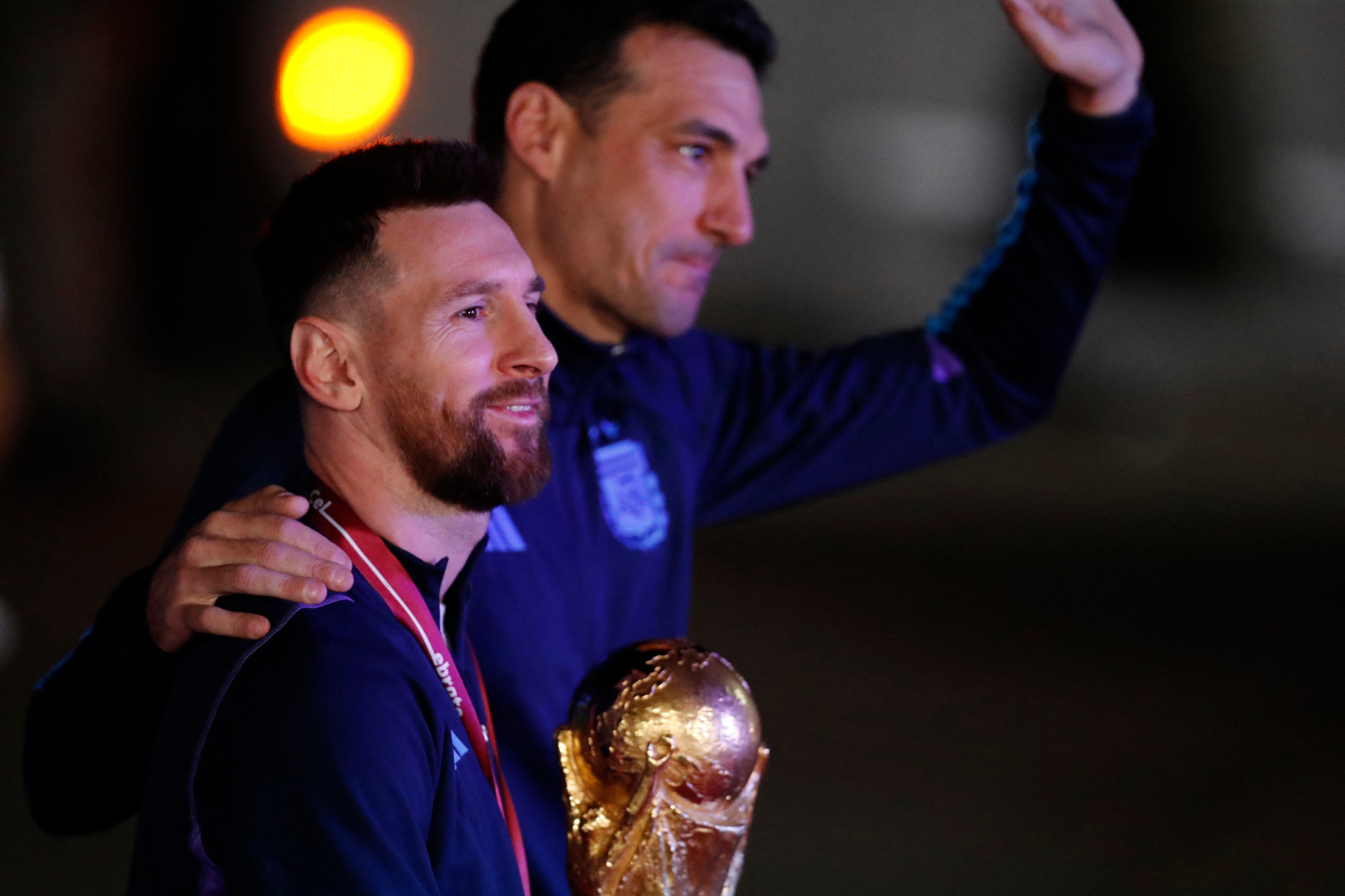 Messi y Scaloni con la ansiada Copa del Mundo | Reuters
