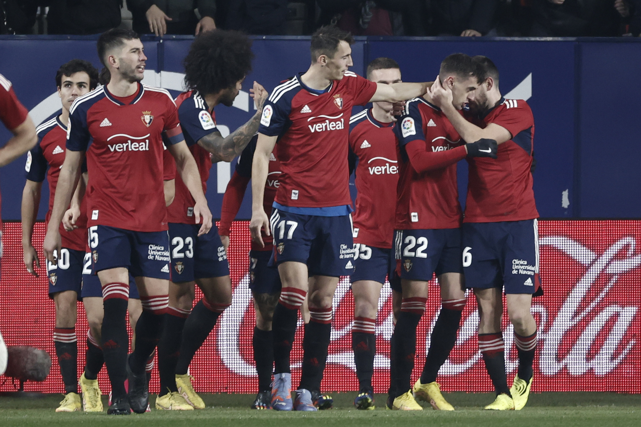 Los jugadores de Osasuna celebran el gol ante el Mallorca.