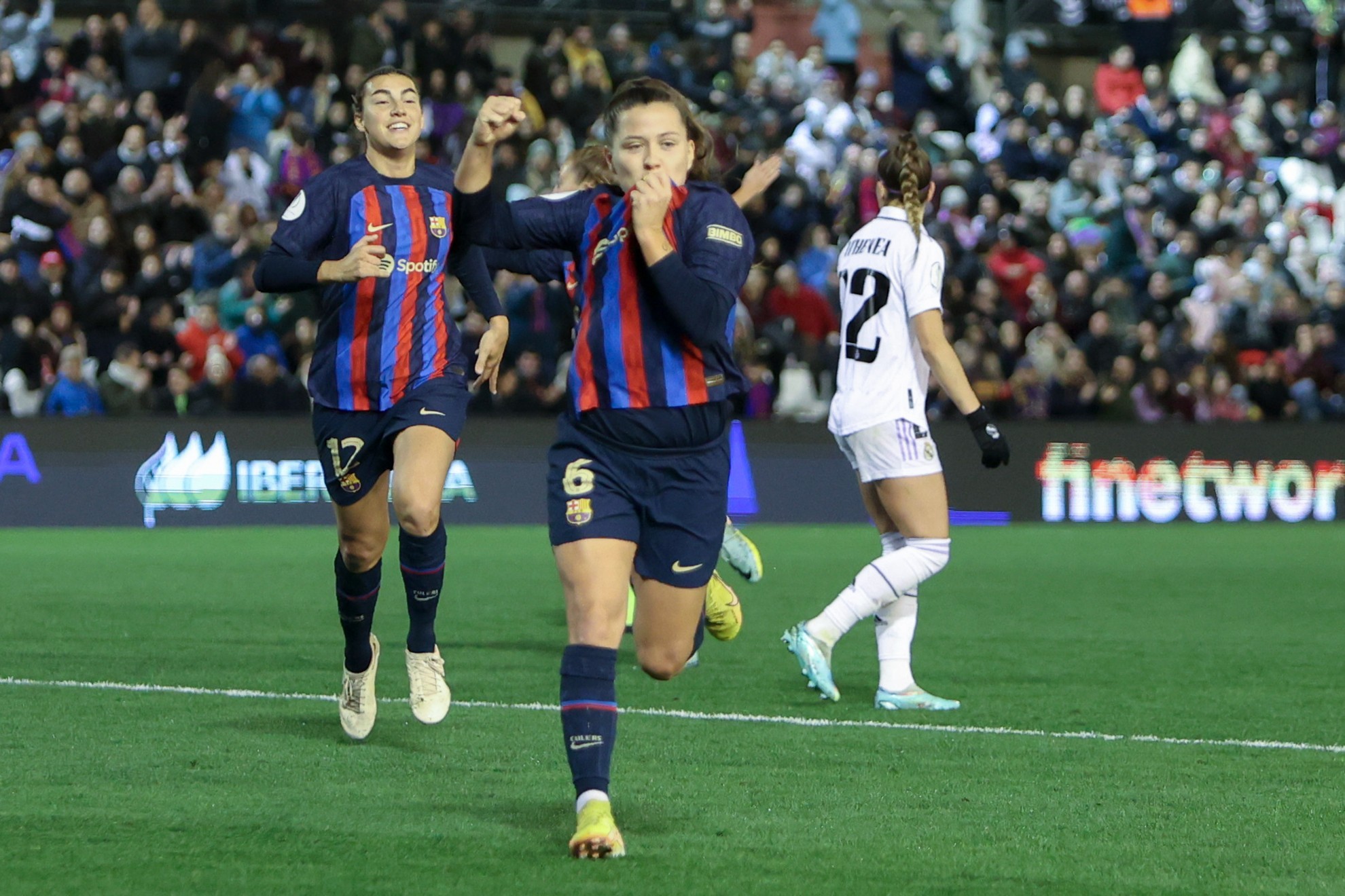 Claudia Pina celebra el primer gol del partido ante el Real Madrid / EFE
