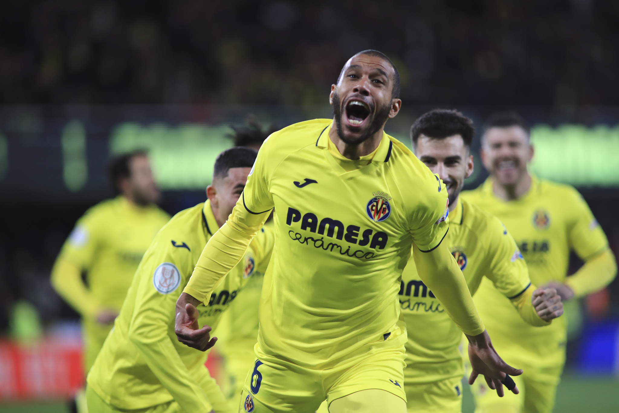 Villarreal Etienne Capoue celebrates 