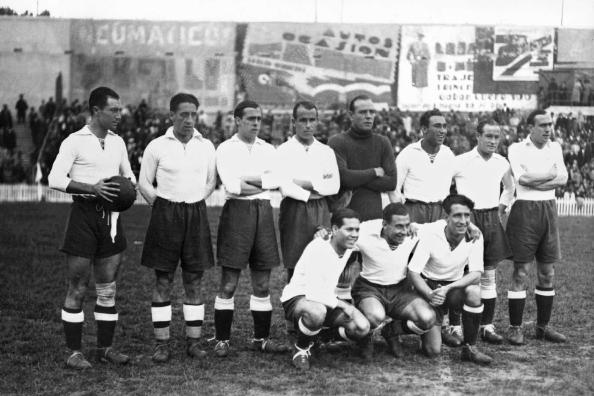 Hilario, el pimero por la izquierda abajo, en una formacin del Madrid en la temporada 1933-34/EFE