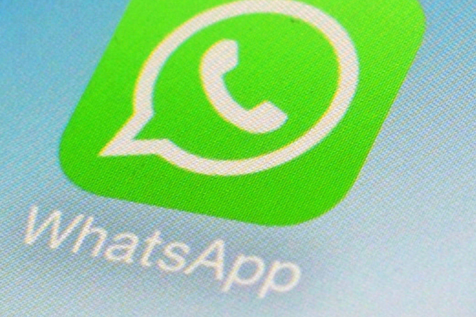 Todo lo que debes saber para no infectar tu teléfono con un virus por WhatsApp Plus. | AP