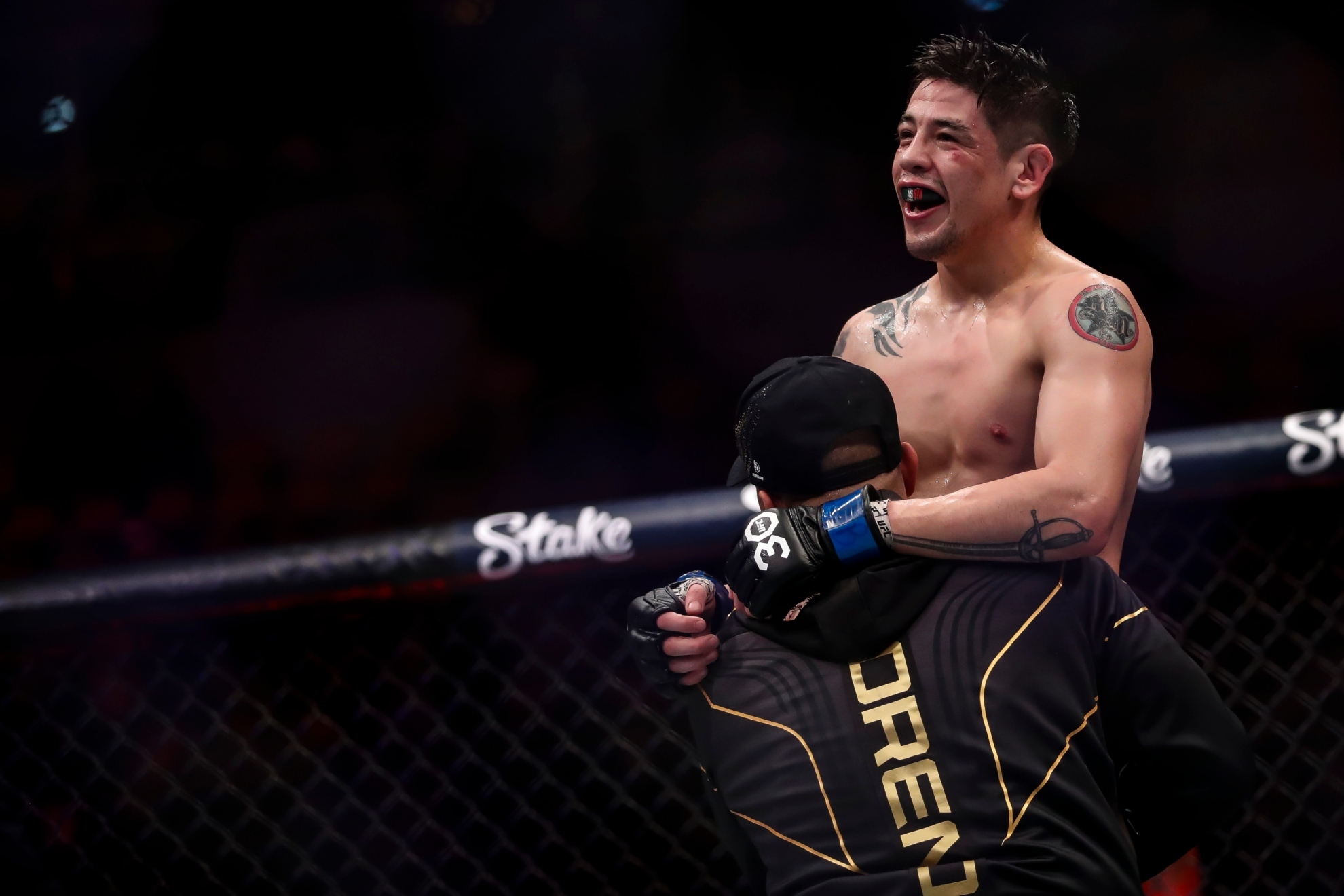 Brandon Moreno recupera el cinturón de campeón del peso mosca de la UFC