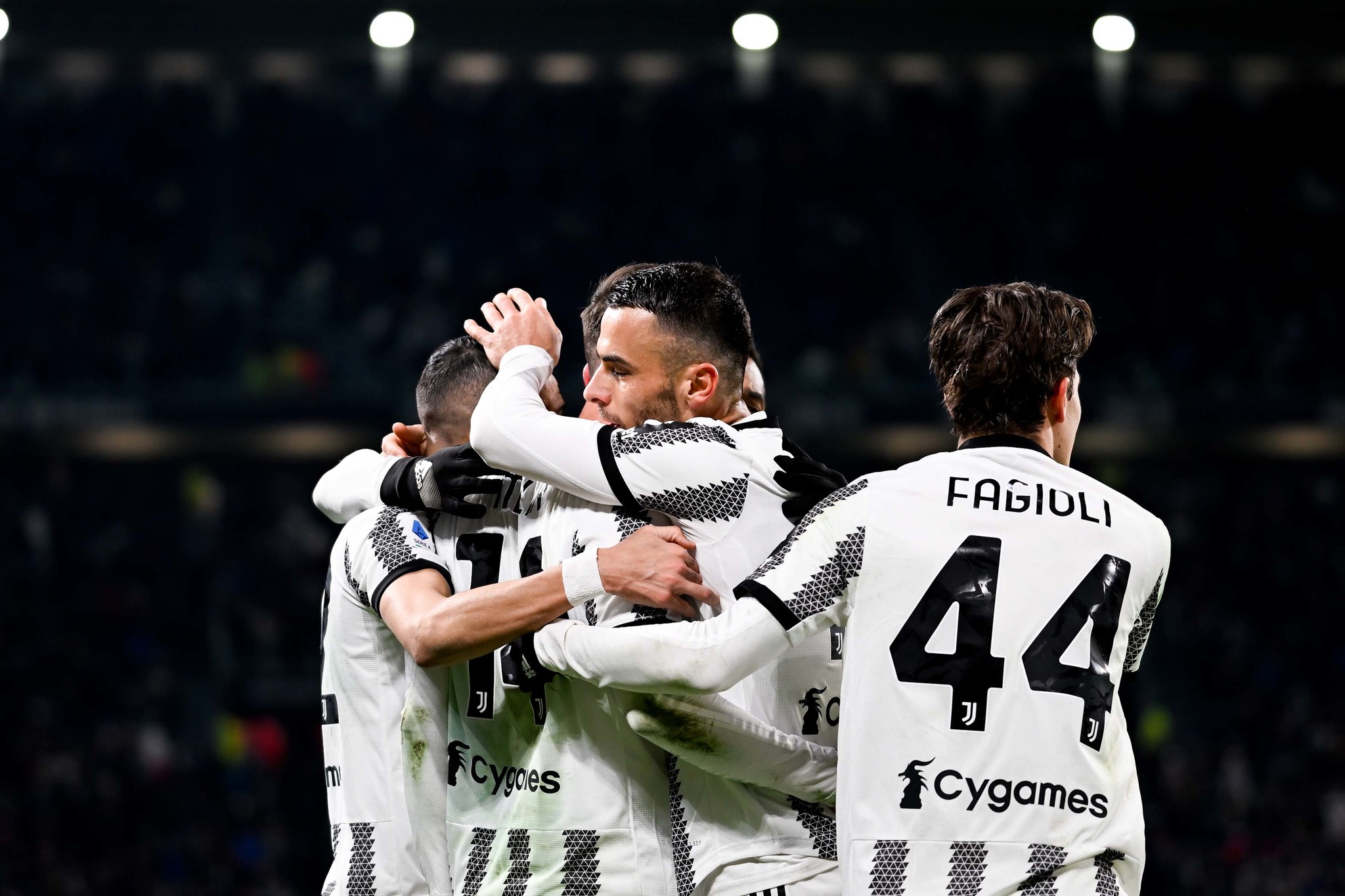 Lojtarët e Juventusit festojnë një gol.