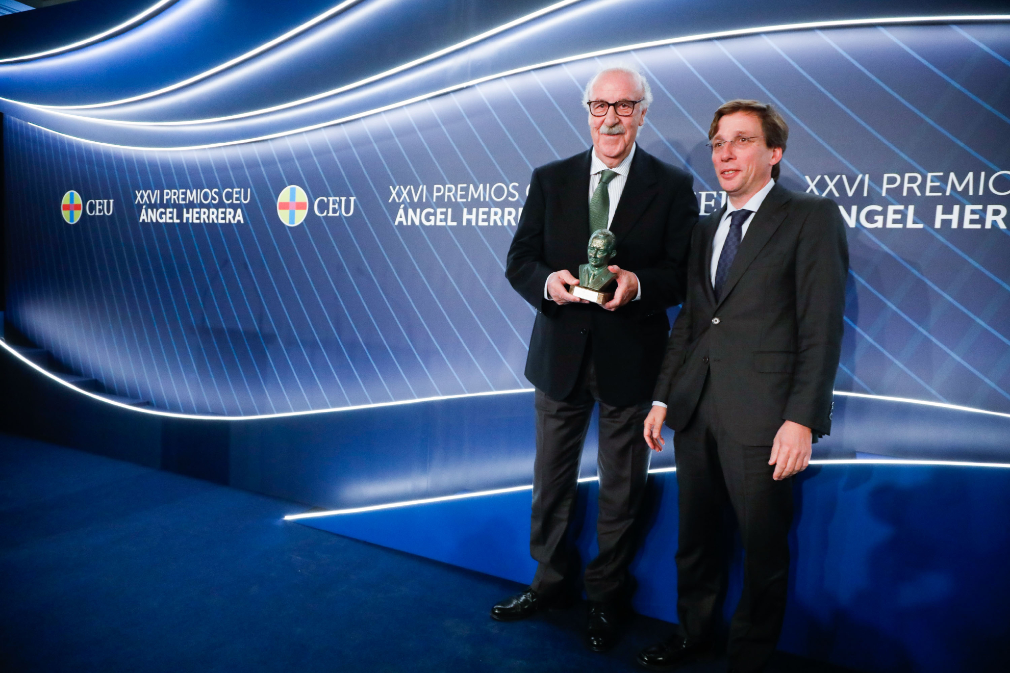 Vicente Del Bosque recibe el premio tica y Valores por su liderazgo humilde y sencillo