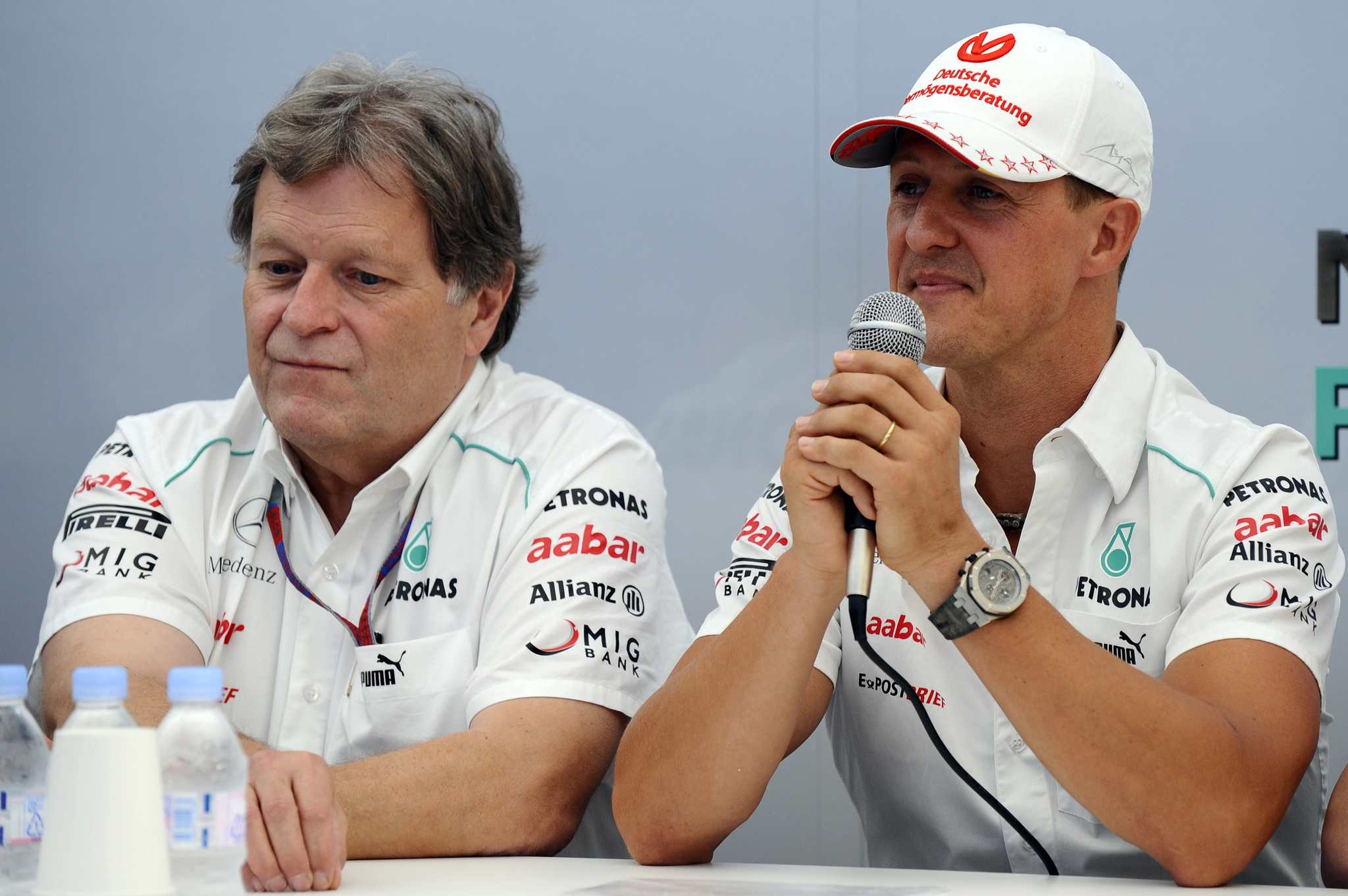 Norberg Haug, junto a Michael Scjhumacher en 2012 en el anuncio de retirada del alemán, entonces en Mercedes.