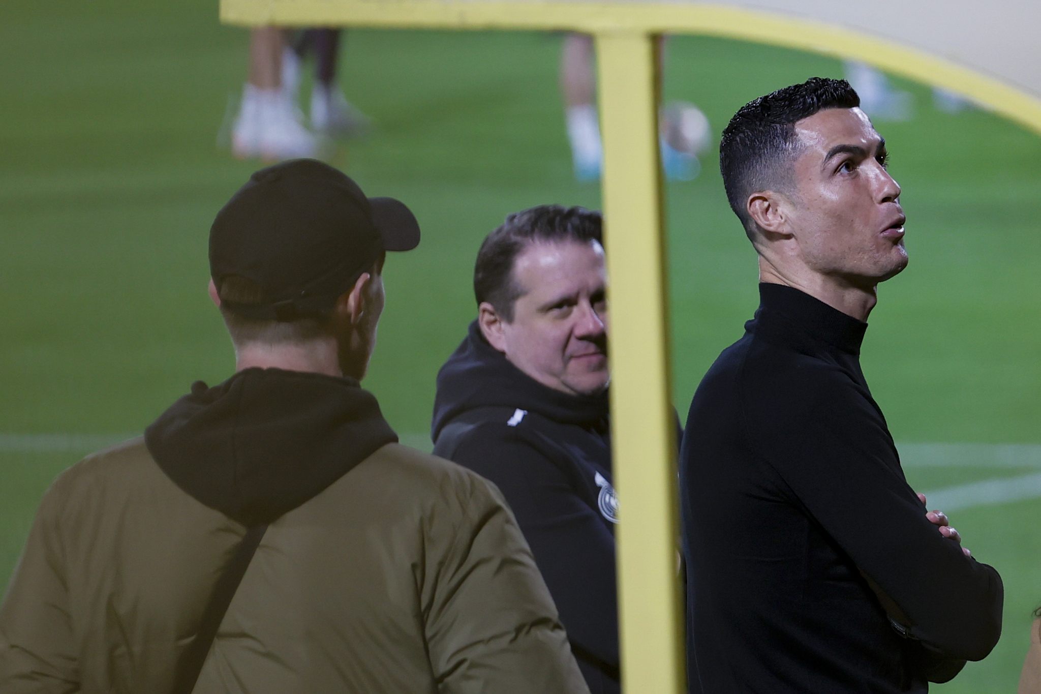 Cristiano Ronaldo, durante su visita al entrenamiento del Real Madrid en Riad.