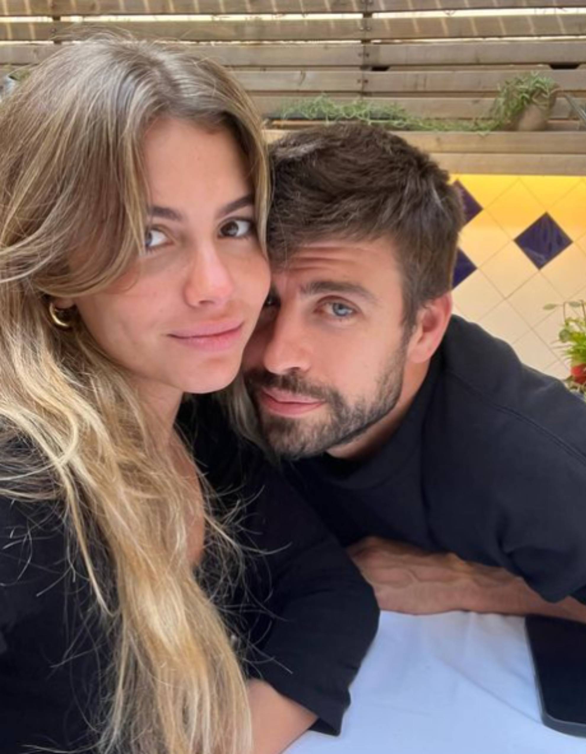 Gerard Piqué confirma su relación con Clara Chía publicando una tierna foto de los dos en su Instagram