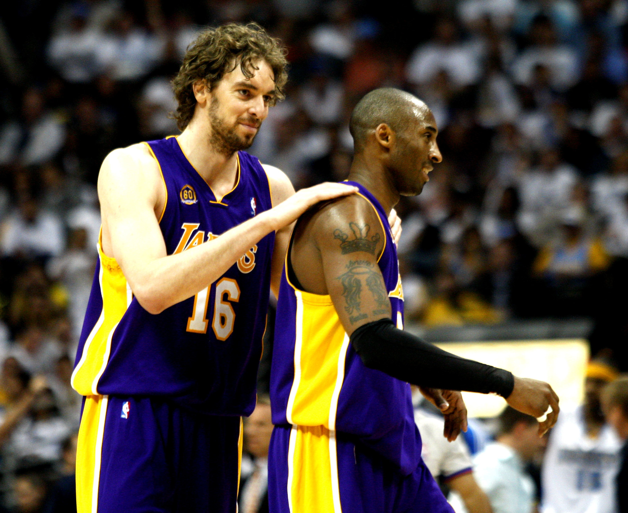 Pau Gasol, junto a Kobe Bryant,en un encuentro de los Lakers.