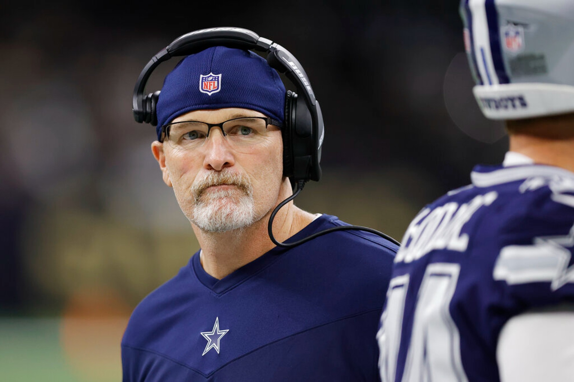 Dan Quinn seguirá como coordinador defensivo de los Dallas Cowboys | AP