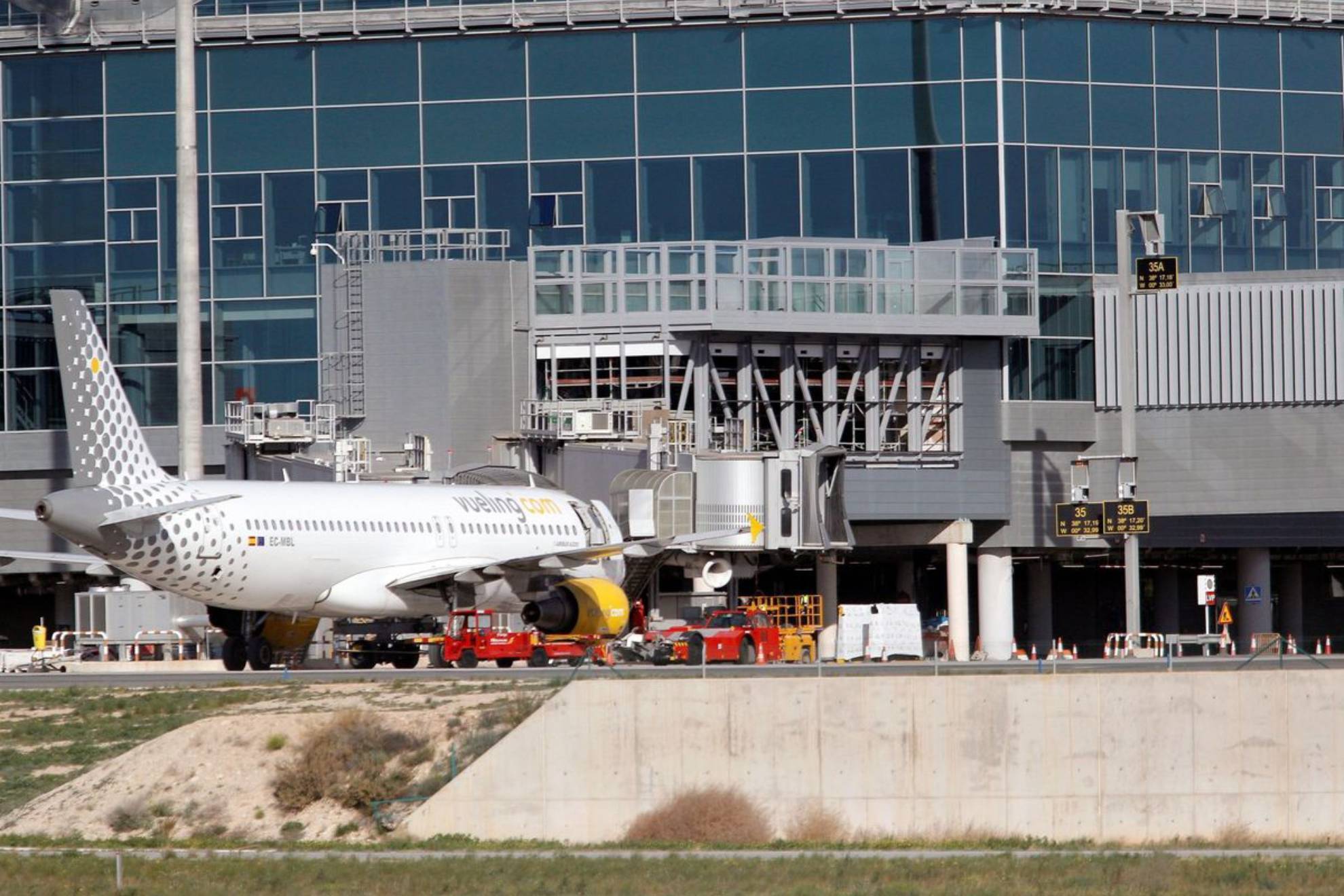Qué aeropuertos se verán afectados por la huelga de controladores.
