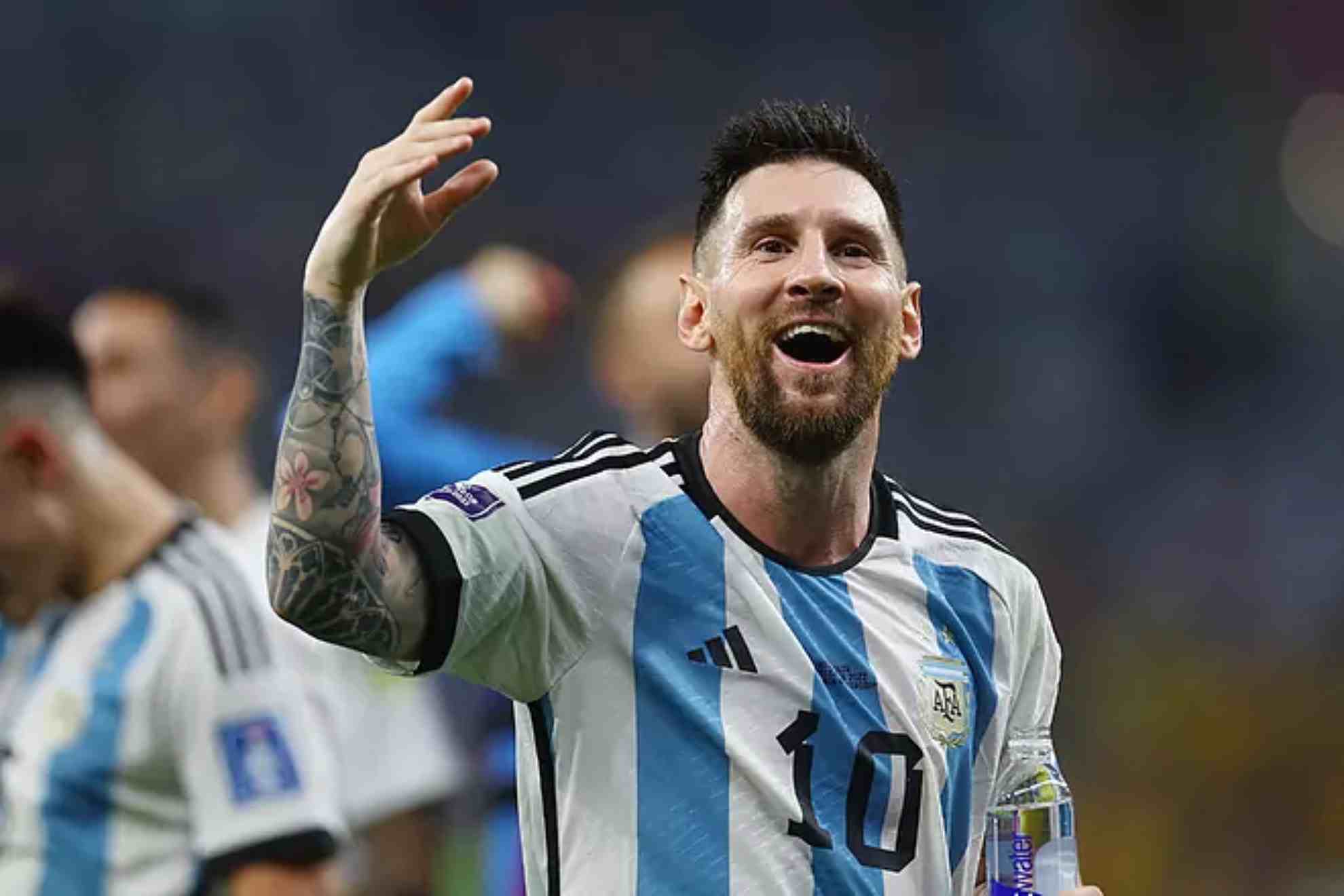 Una playera autografiada por Messi, en subasta | Reuters