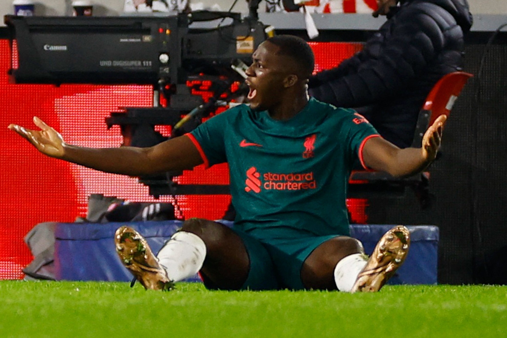 Konaté se lesiona en la FA Cup y podría no estar listo para la ida de octavos de la Champions League | Reuters